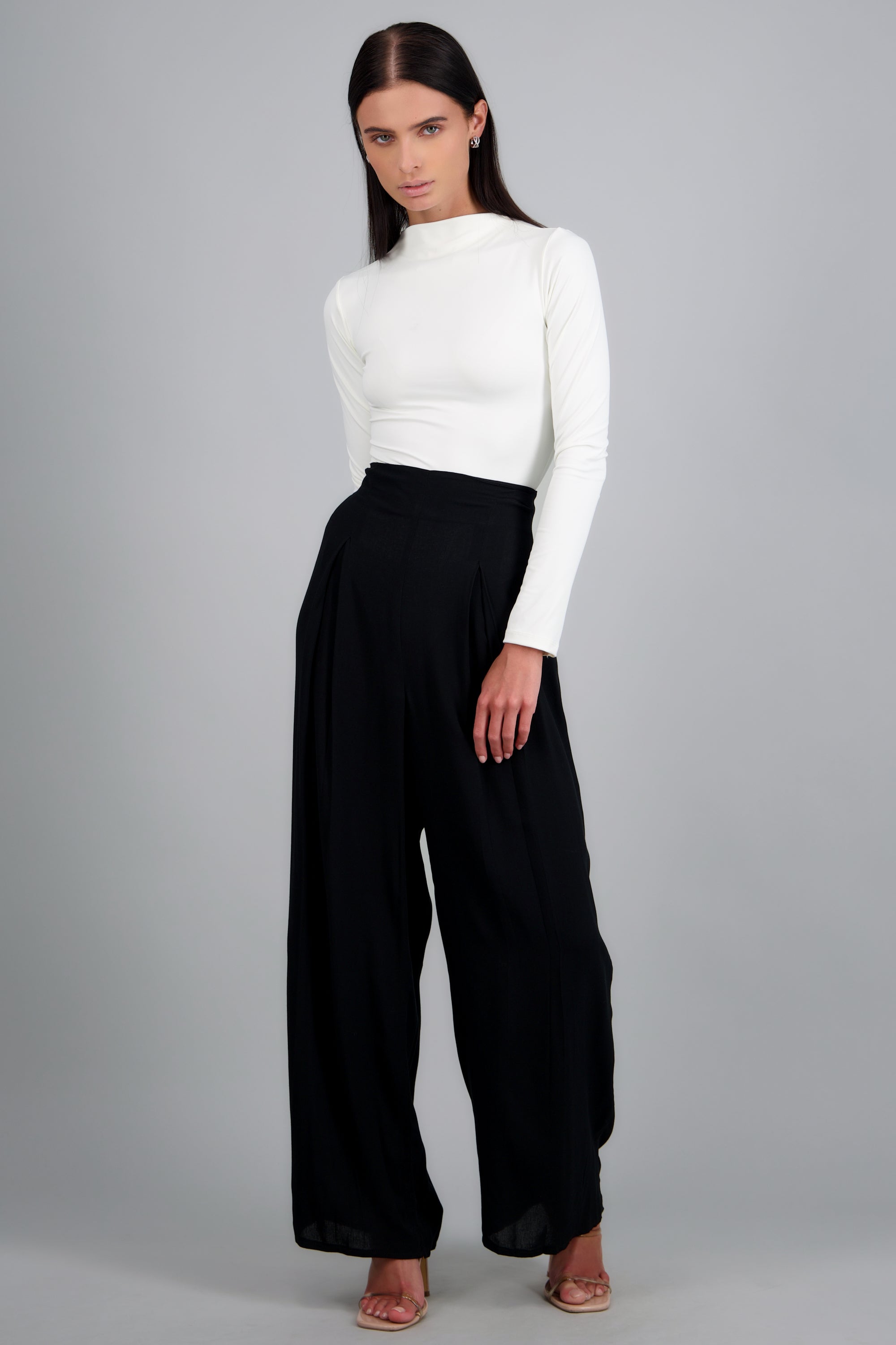 Pantalon liso con pinzas NEGRO