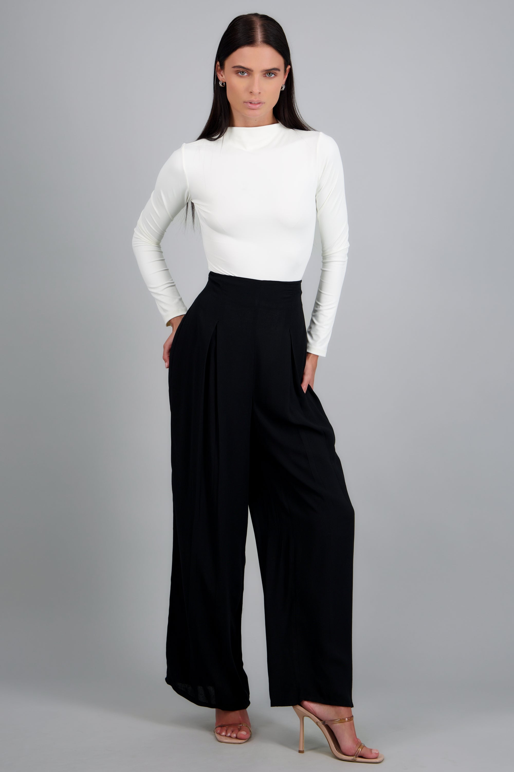 Pantalon liso con pinzas NEGRO
