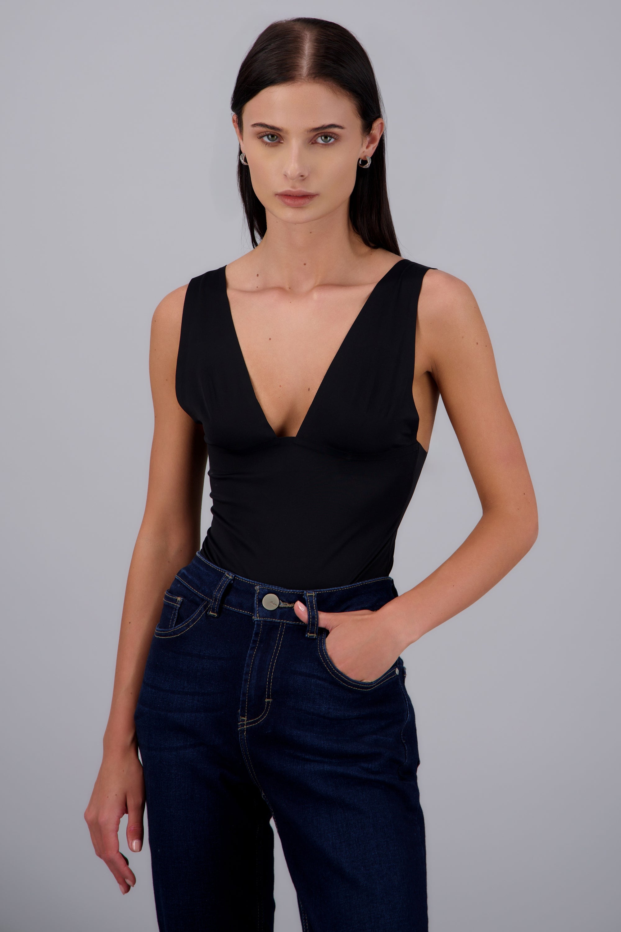 Bodysuit detalle en escote tirante ancho NEGRO