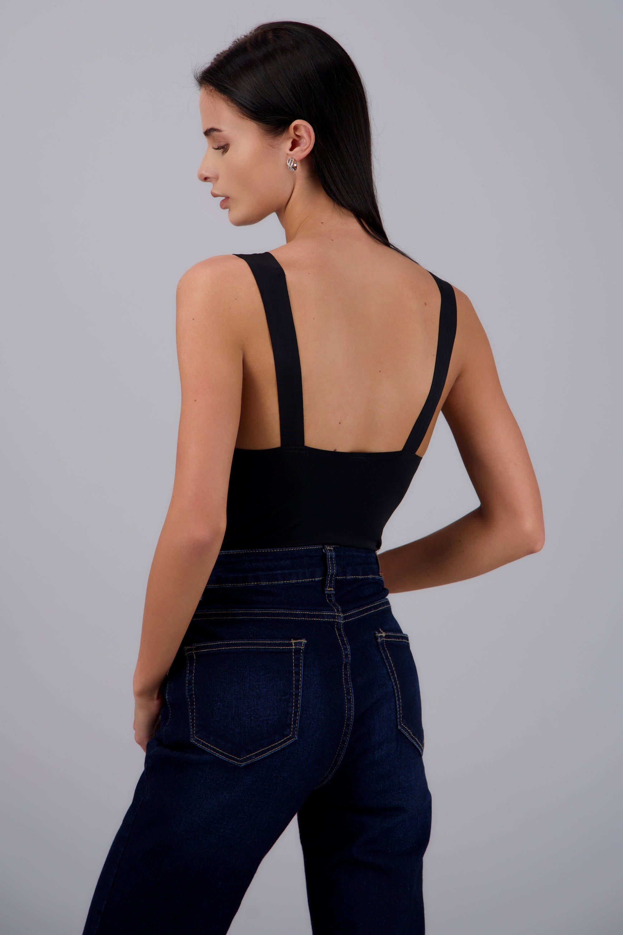 Bodysuit detalle en escote tirante ancho NEGRO