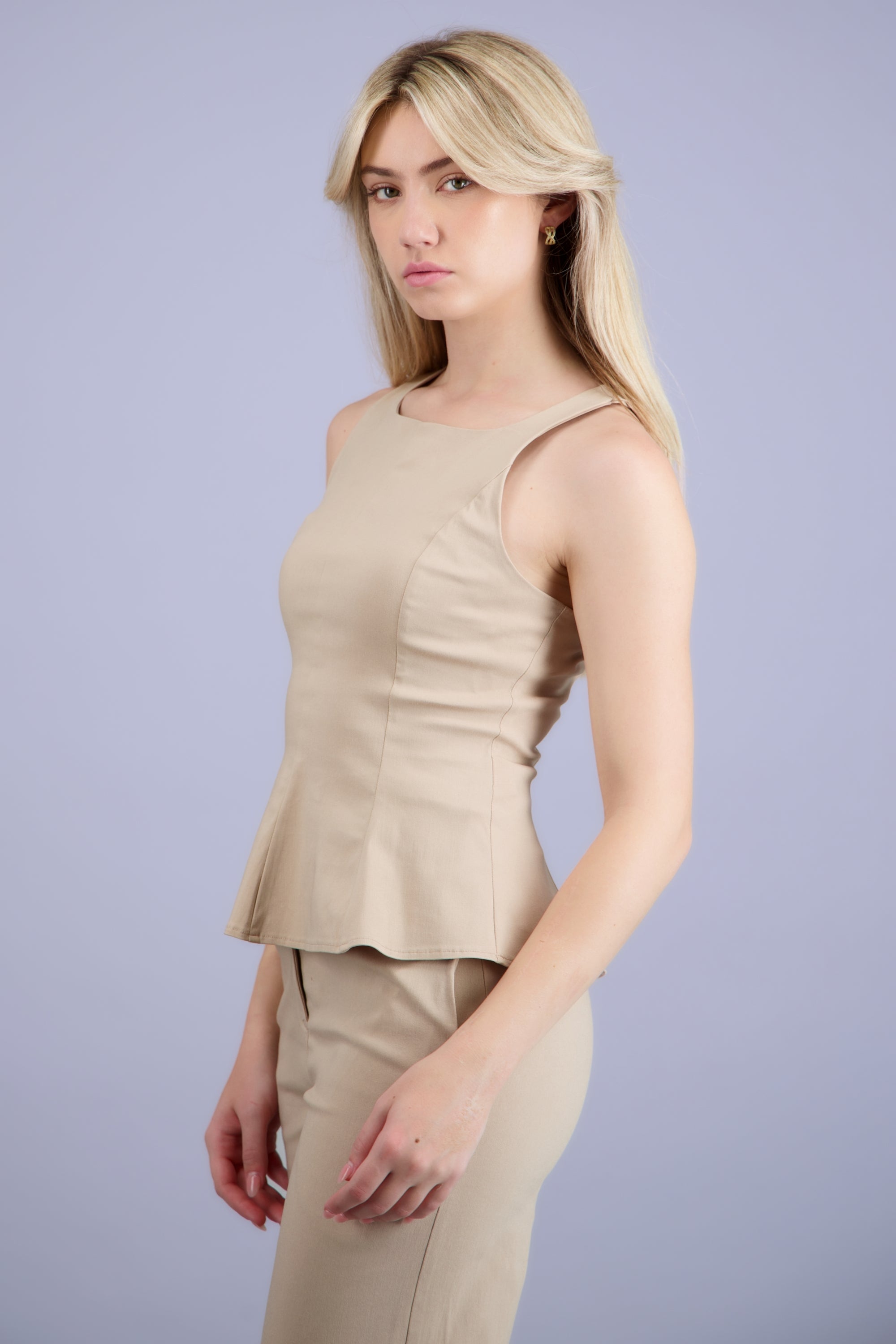 Blusa sin mangas peplum BEIGE