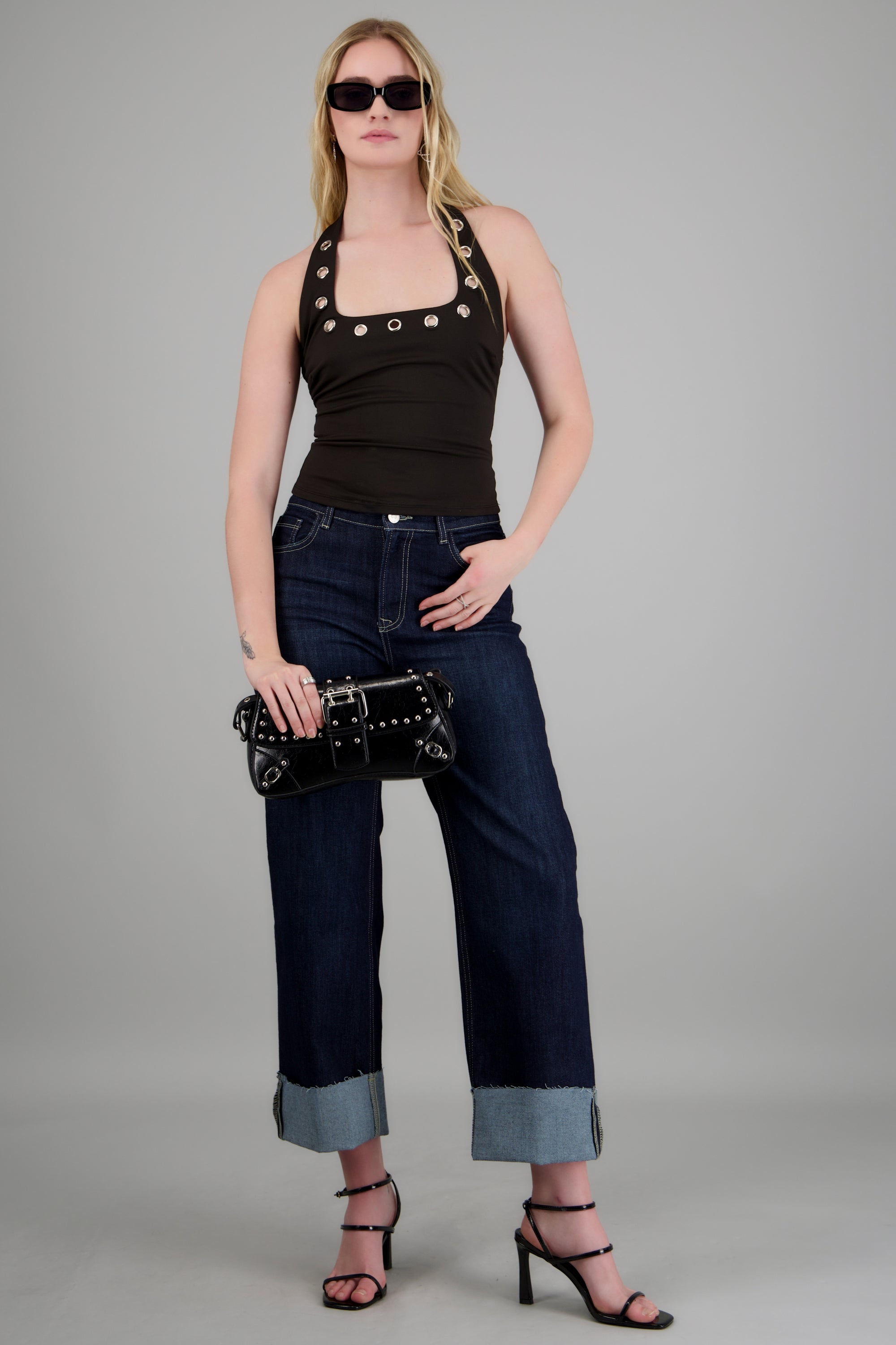 Top halter escote cuadrado eyelets NEGRO
