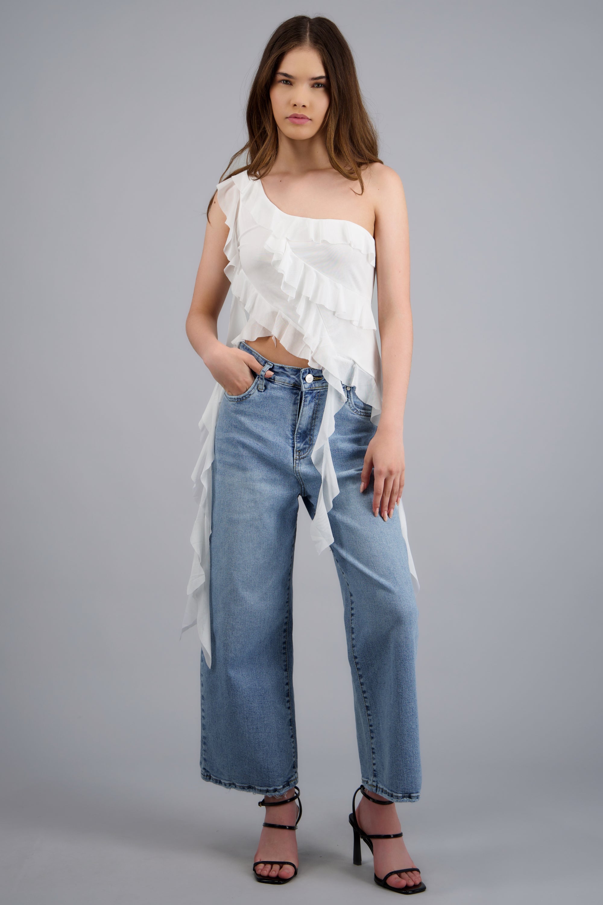 Top one shoulder detalle olanes BLANCO