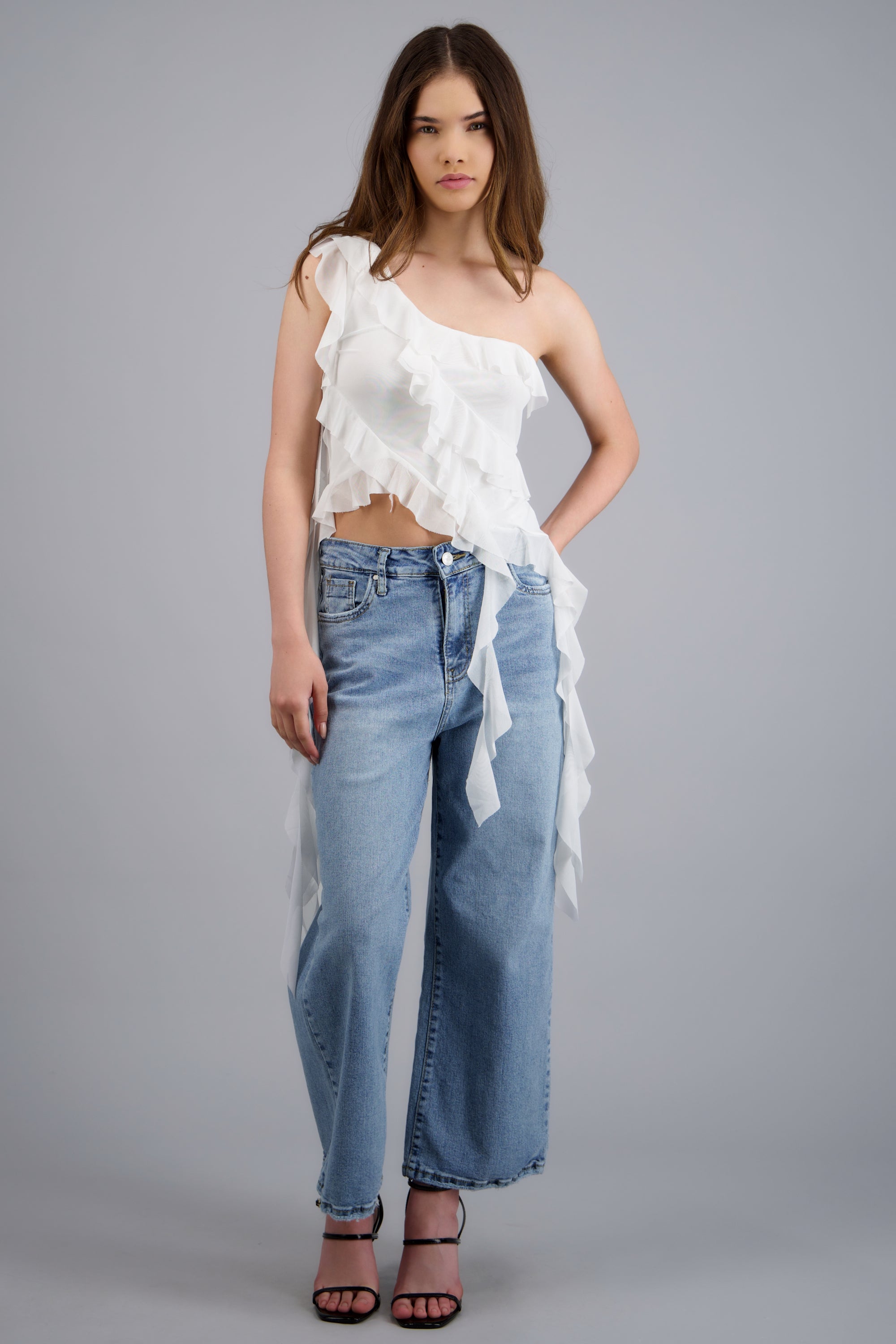 Top one shoulder detalle olanes BLANCO