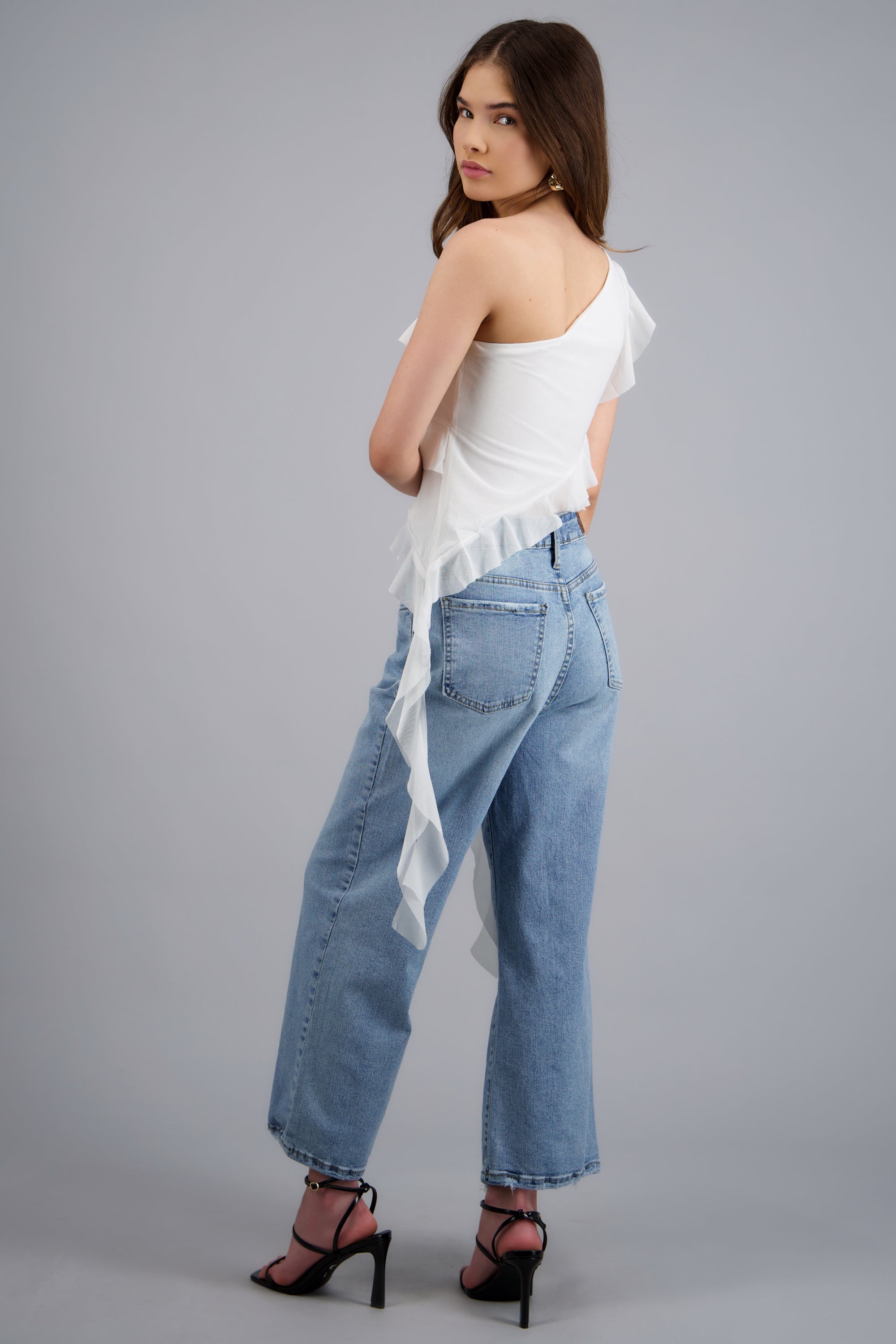 Top one shoulder detalle olanes BLANCO