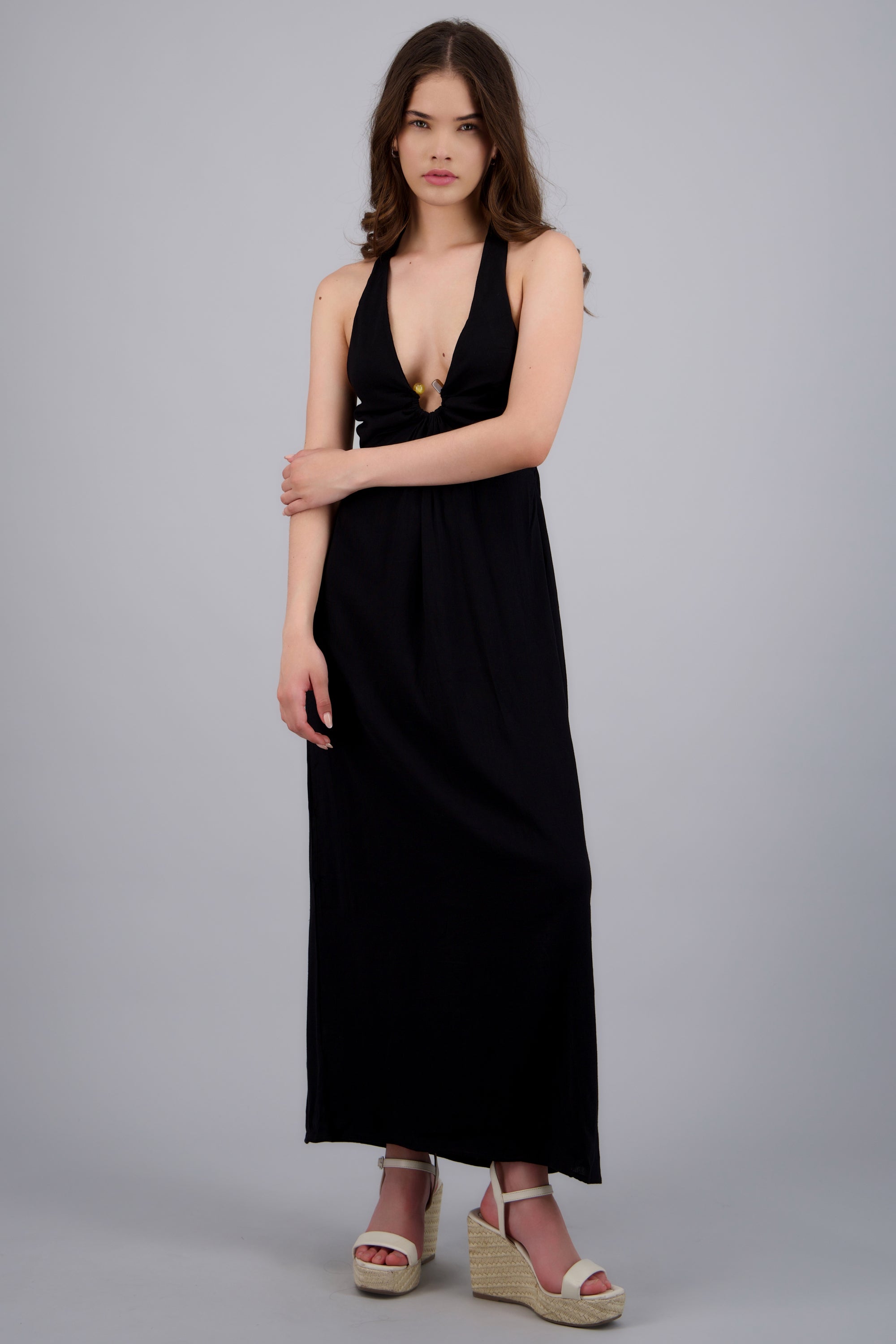 Vestido maxi halter detalle escote argolla NEGRO