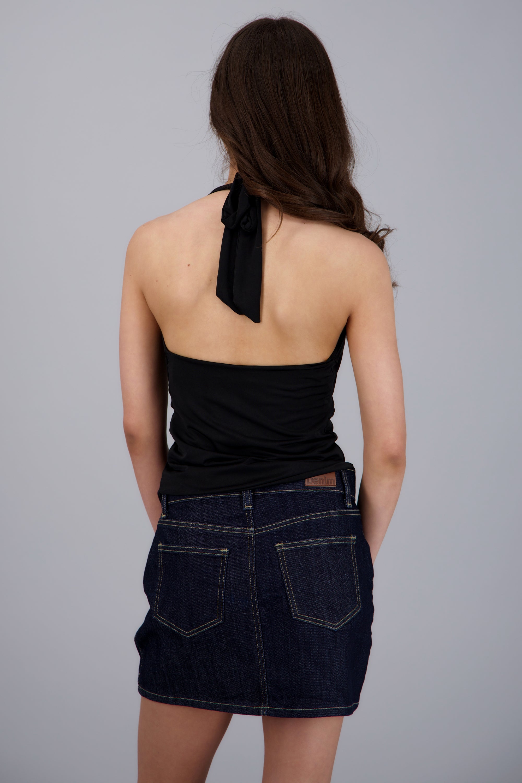 Top halter detalle cruzado escote NEGRO