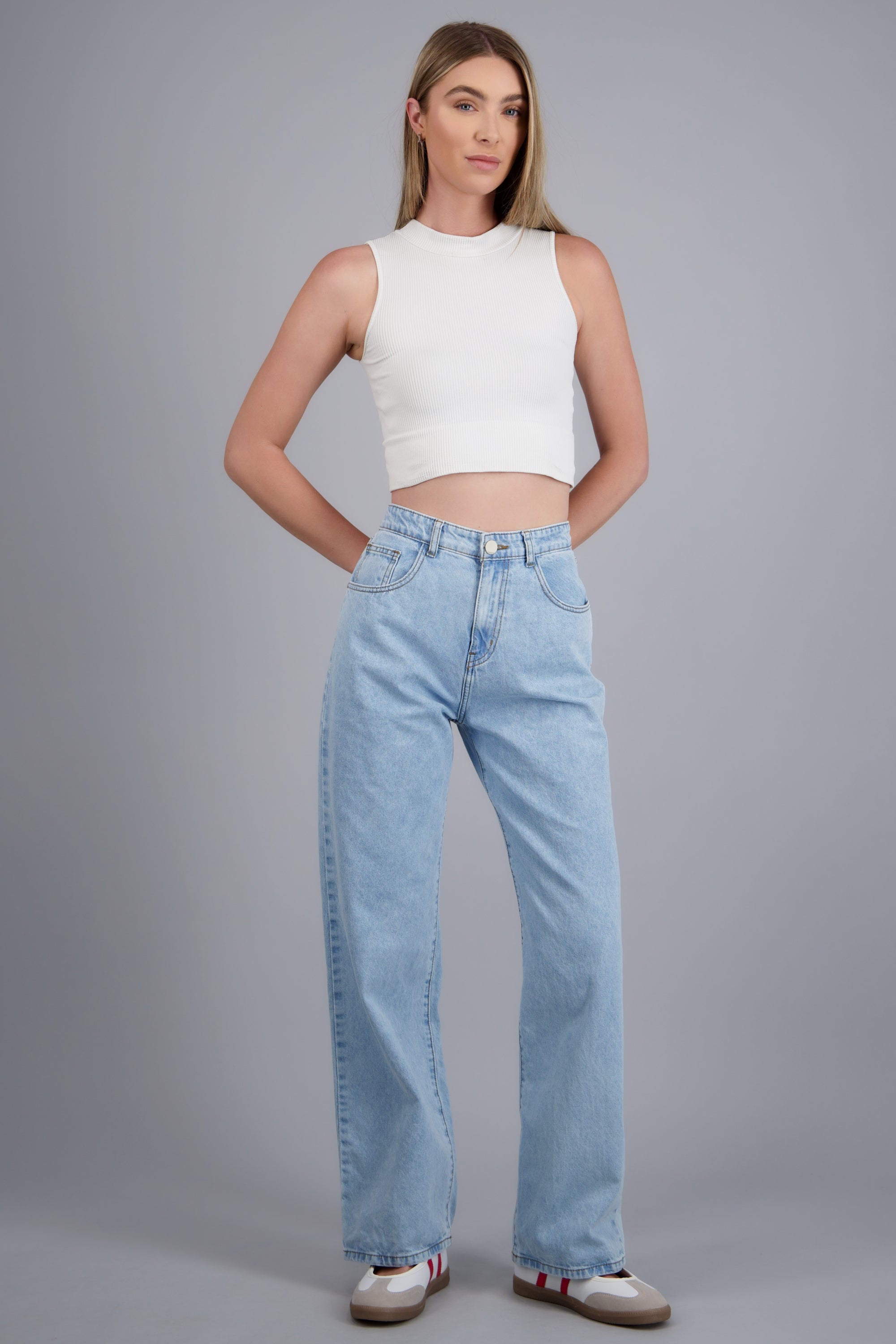 Jeans straight estrellas desgastados LIGHT WASH