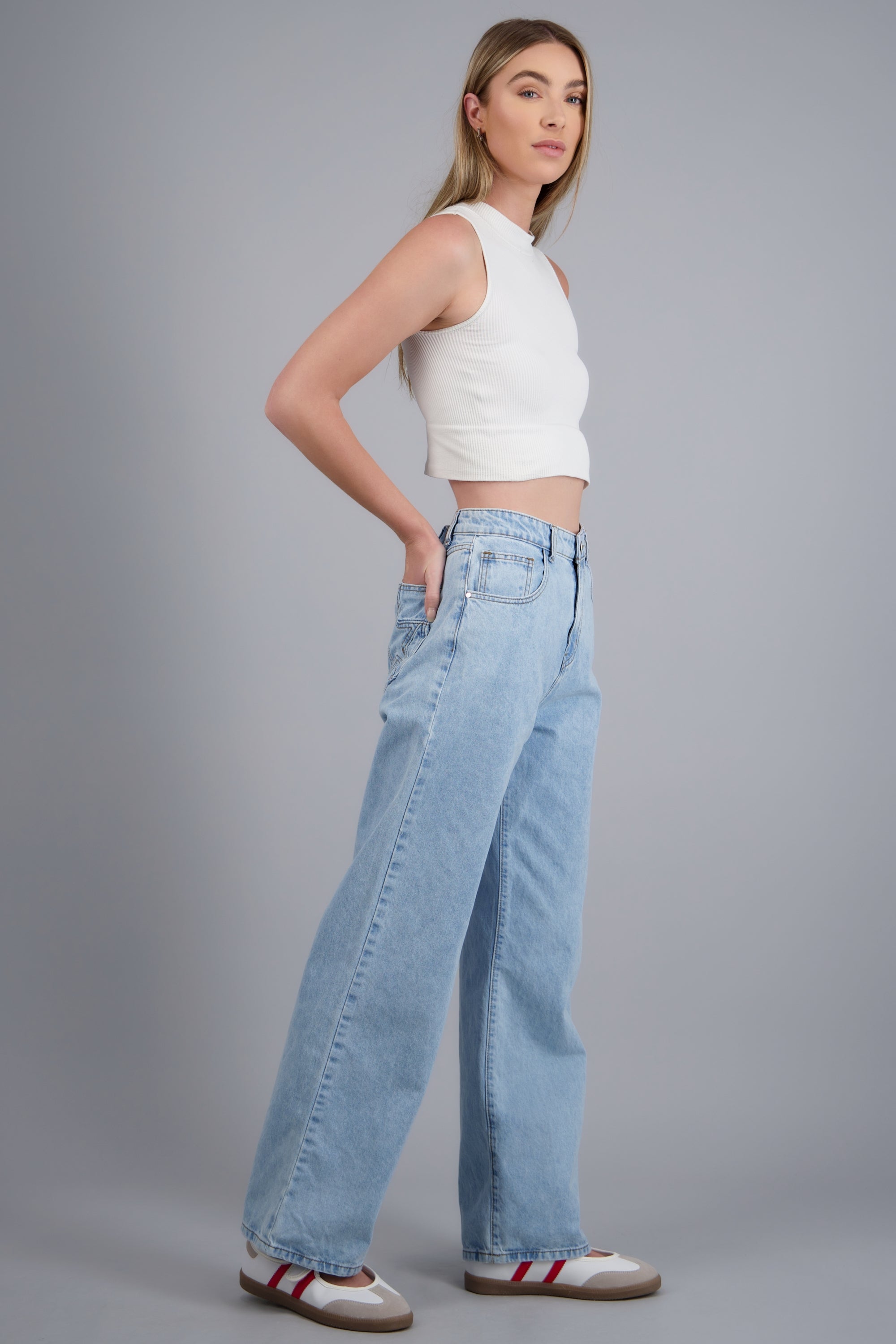 Jeans straight estrellas desgastados LIGHT WASH