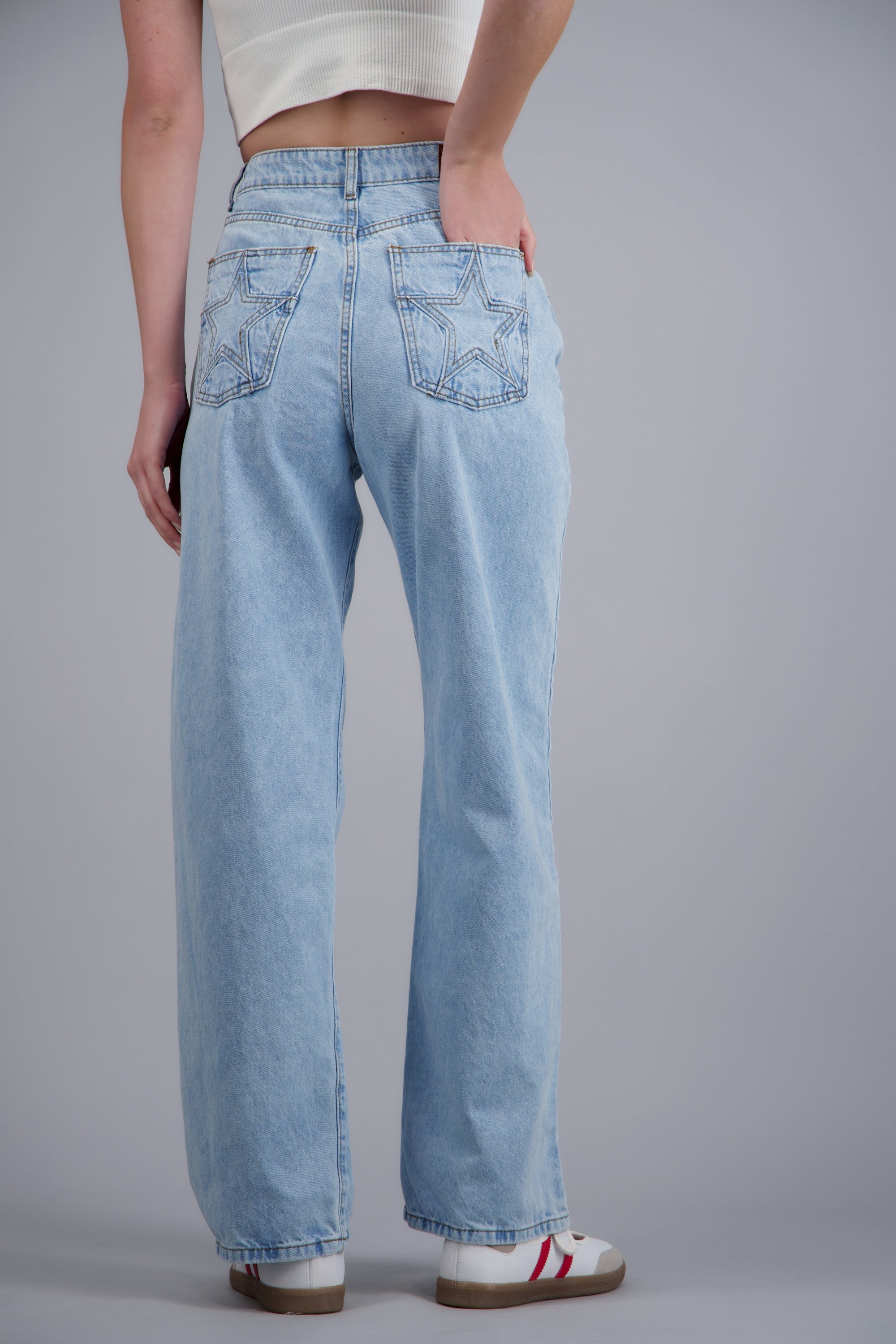 Jeans straight estrellas desgastados LIGHT WASH