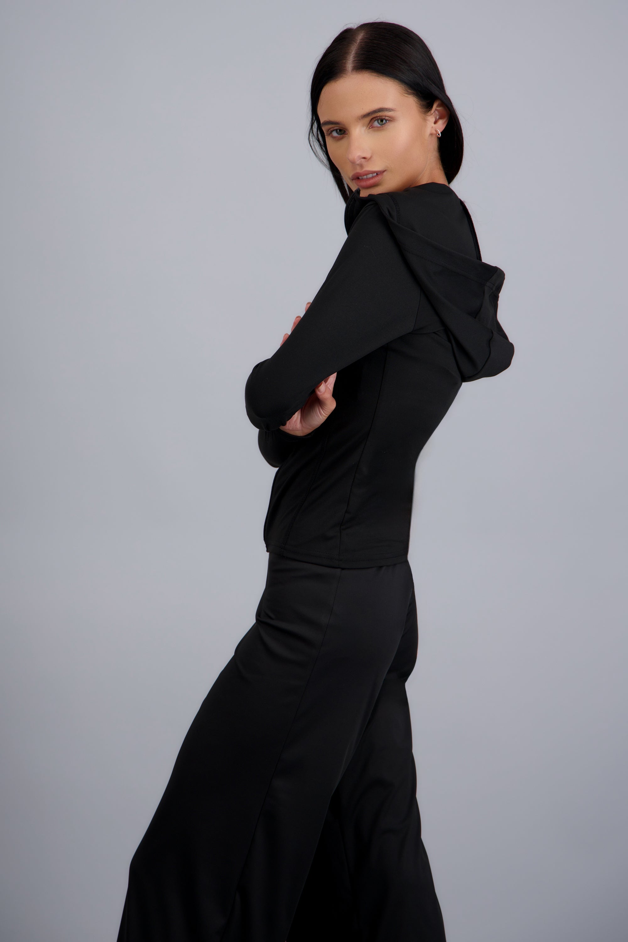 Chamarra deportiva con gorro NEGRO