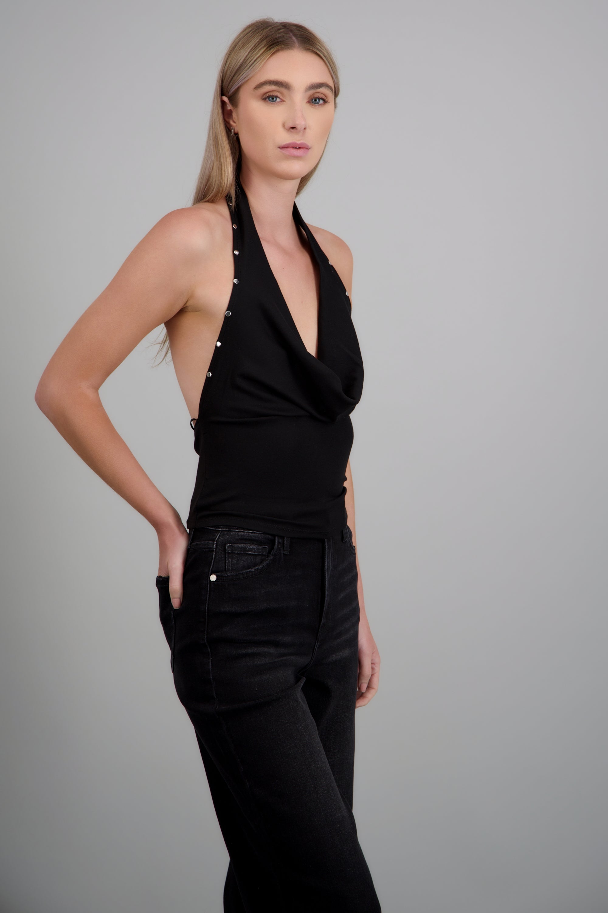 Top halter cuello cascada estoperoles NEGRO
