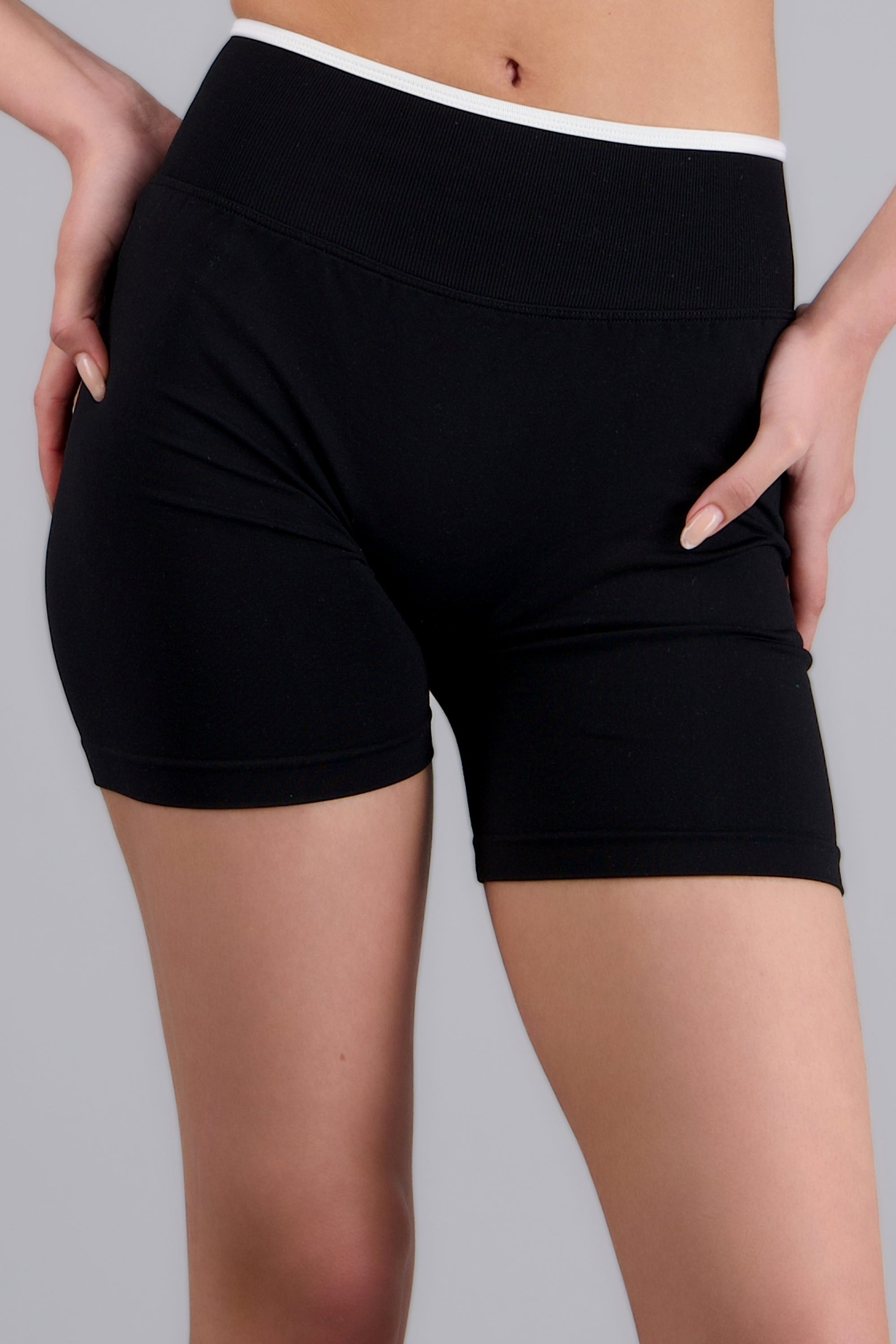 Short deportivo con frunce NEGRO