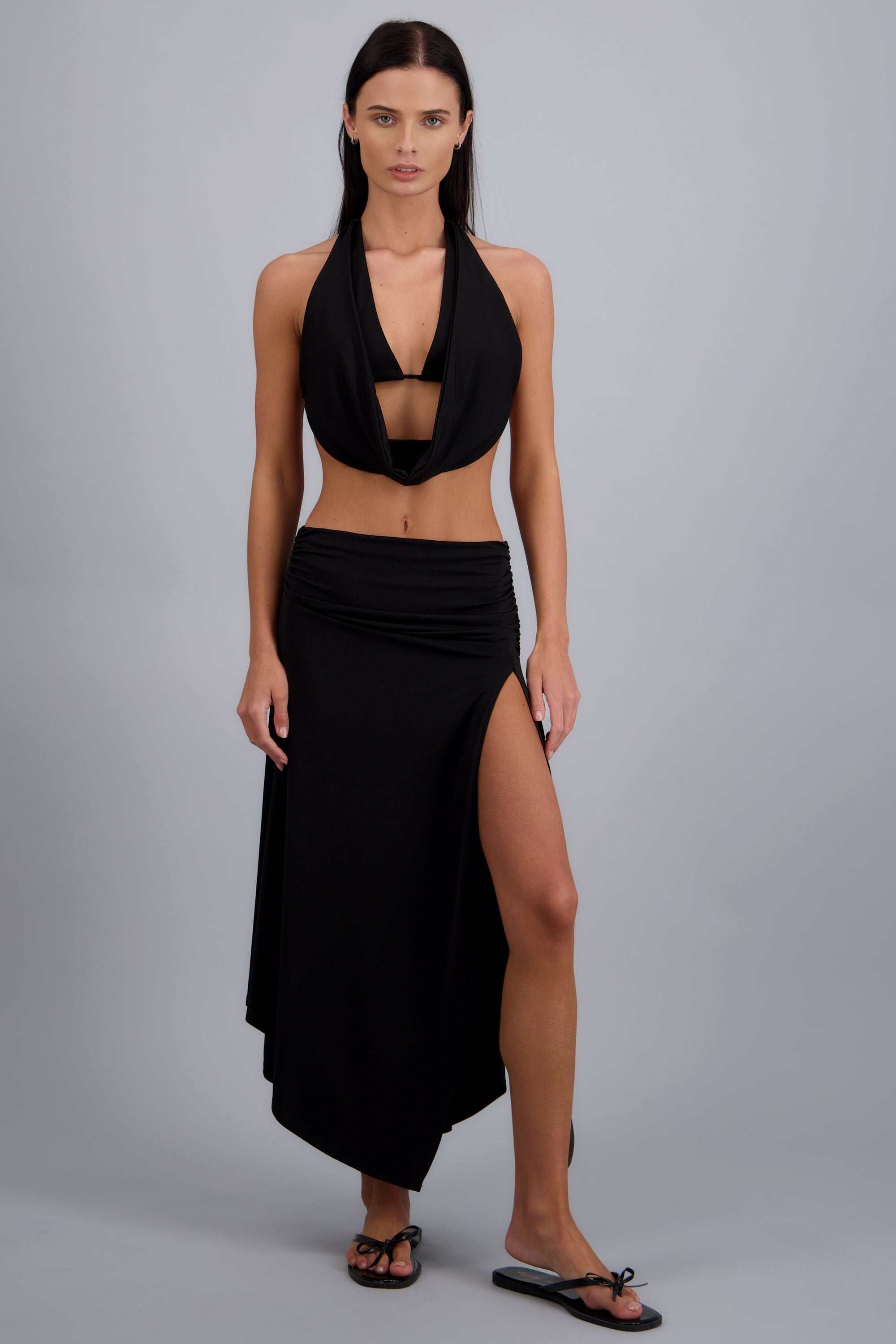 Falda midi asimetrica detalle drapeado NEGRO