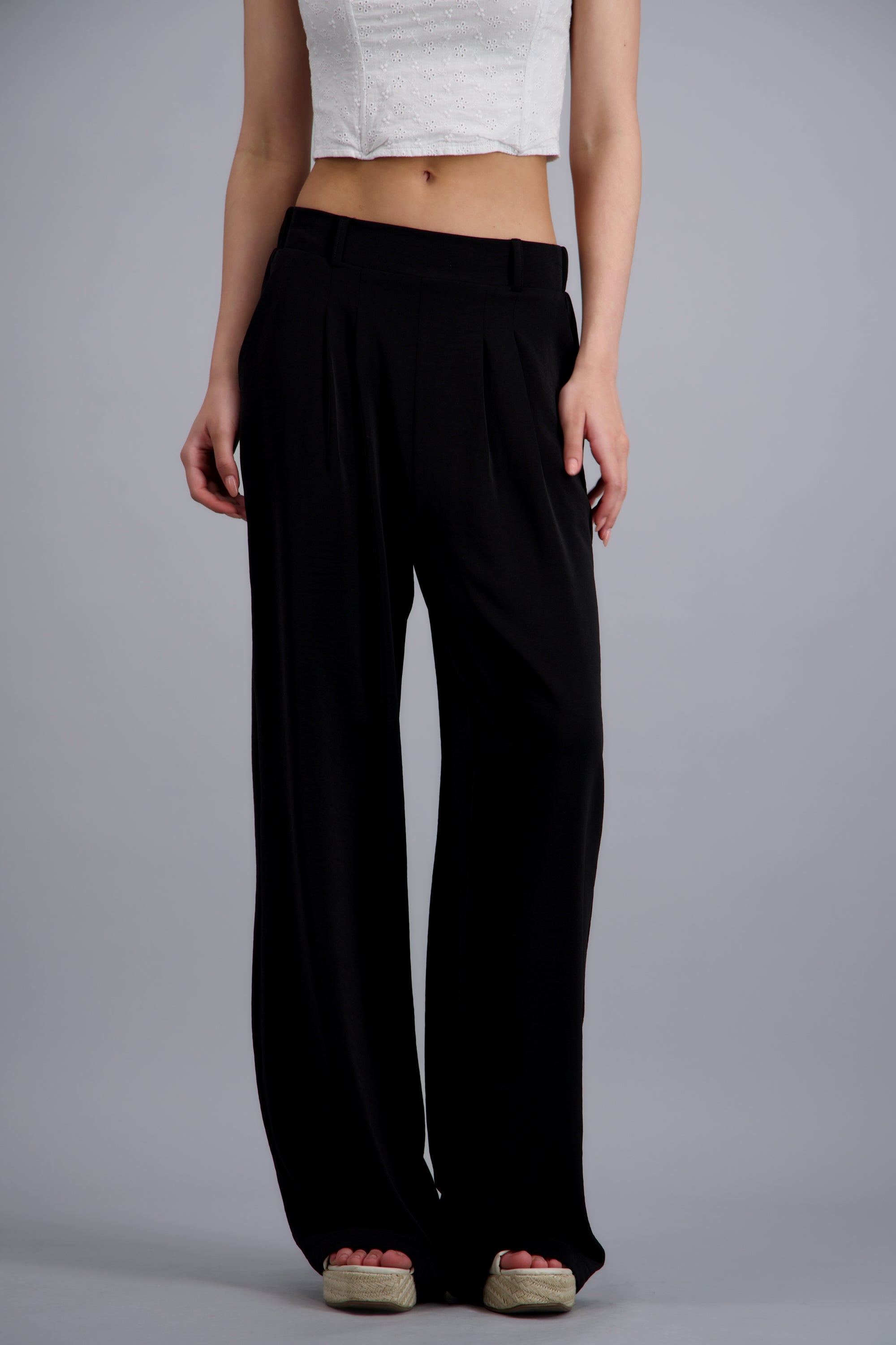 Pantalon con pinzas amplio NEGRO