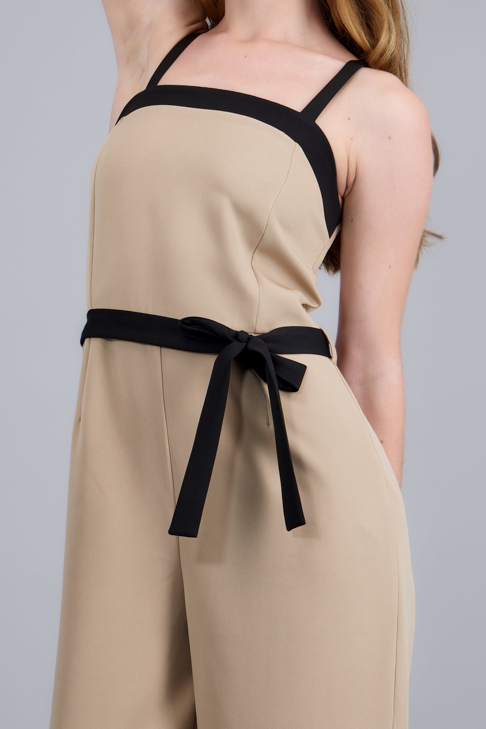 Jumpsuit con contraste en tirantes BEIGE