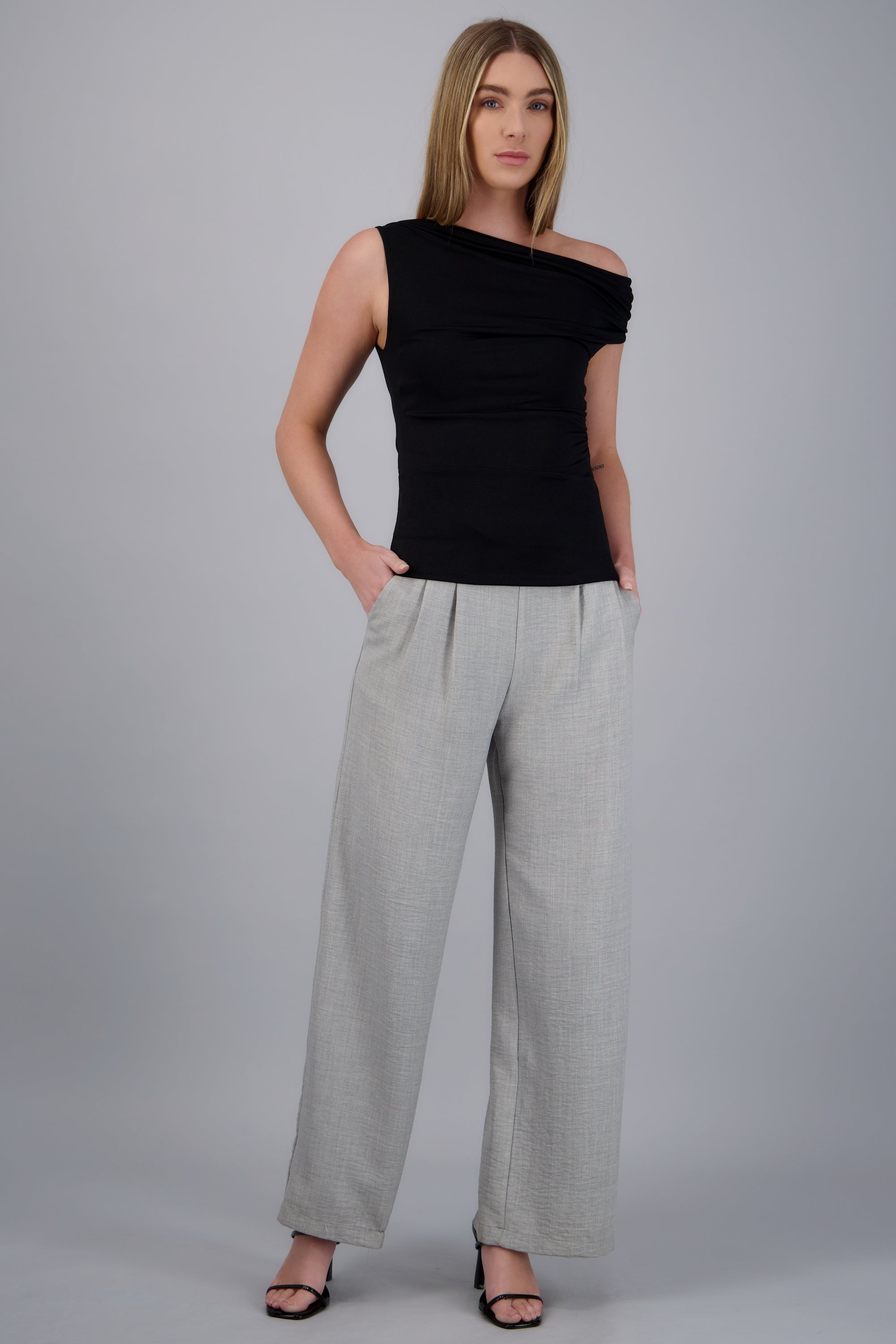 Top off shoulder con fajo NEGRO