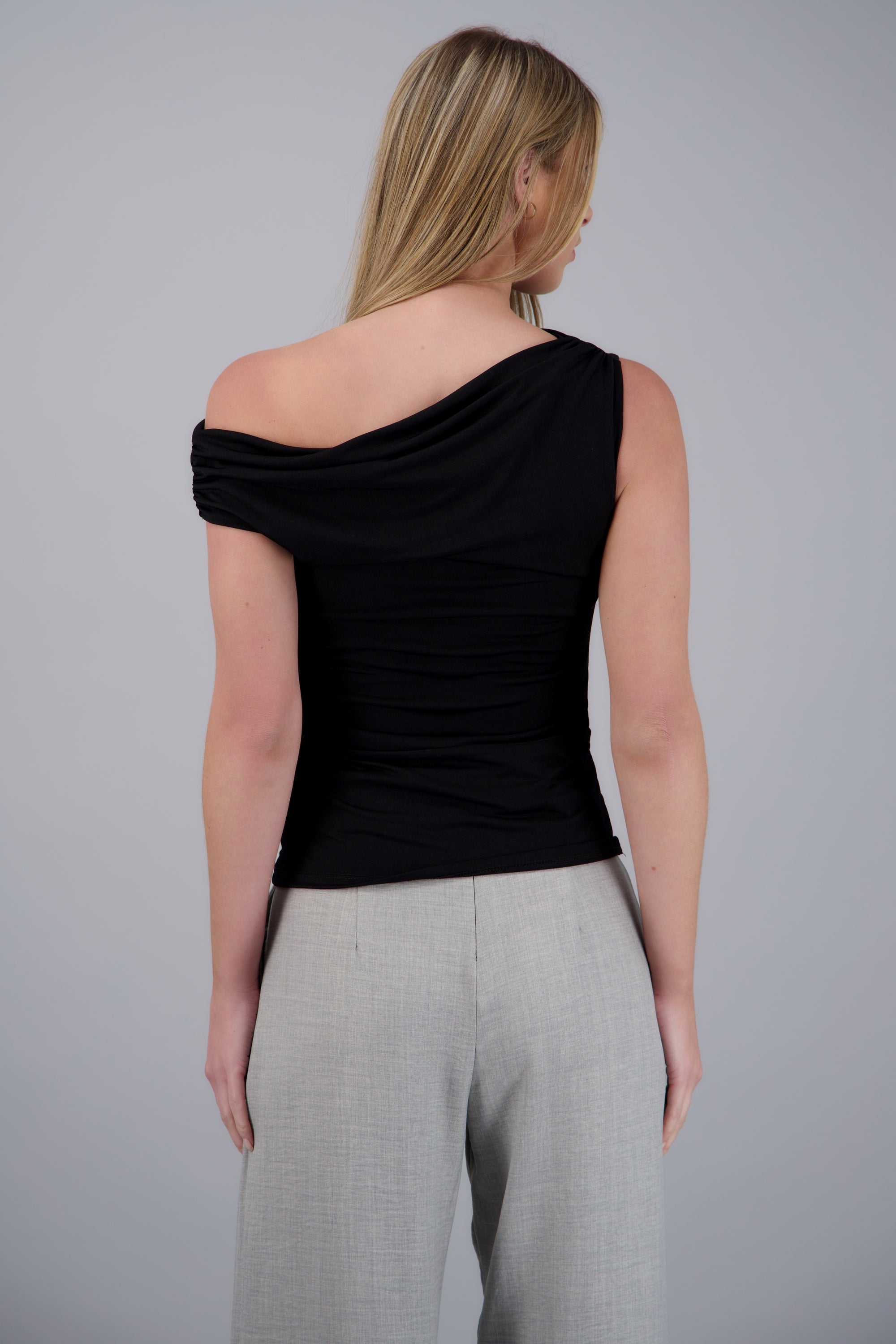 Top off shoulder con fajo NEGRO