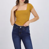 Top liso escote cuadrado manga corta
