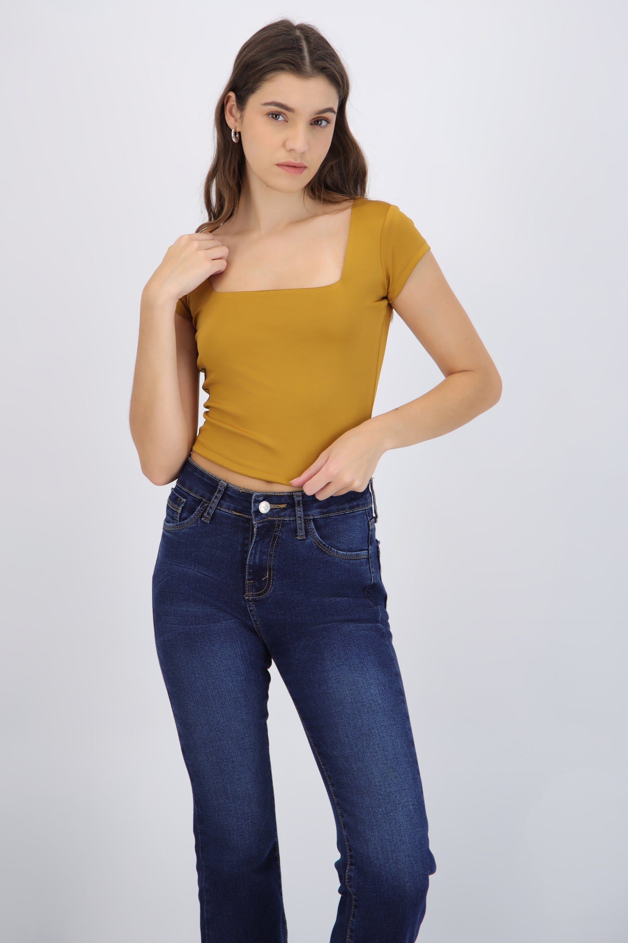 Top liso escote cuadrado manga corta