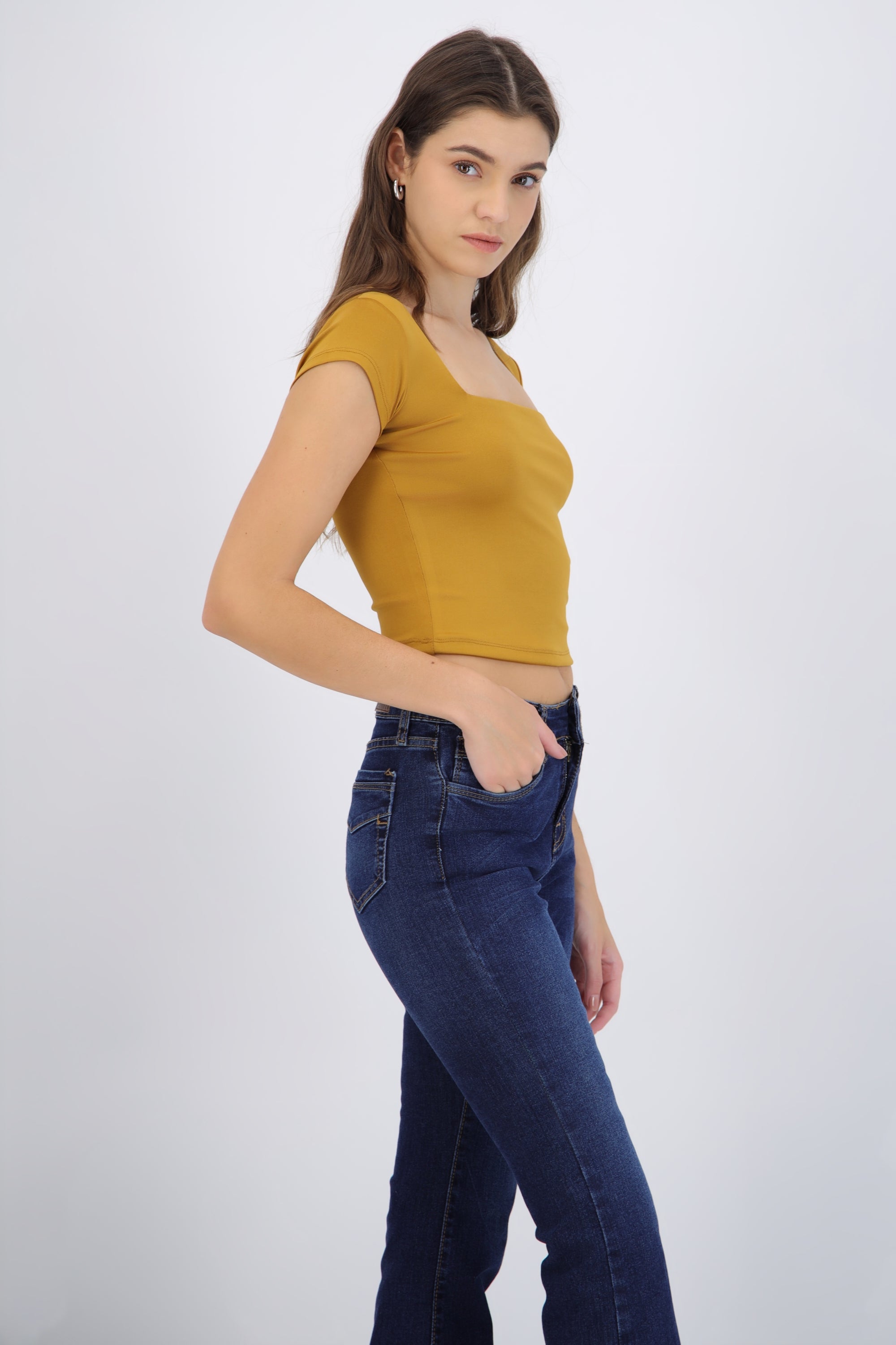 Top liso escote cuadrado manga corta