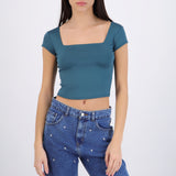 Top liso escote cuadrado manga corta