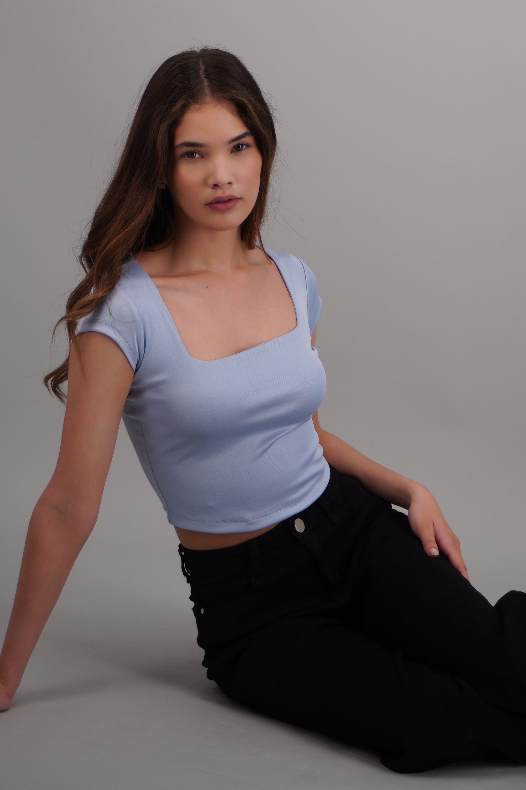Top liso escote cuadrado manga corta AZUL CIELO