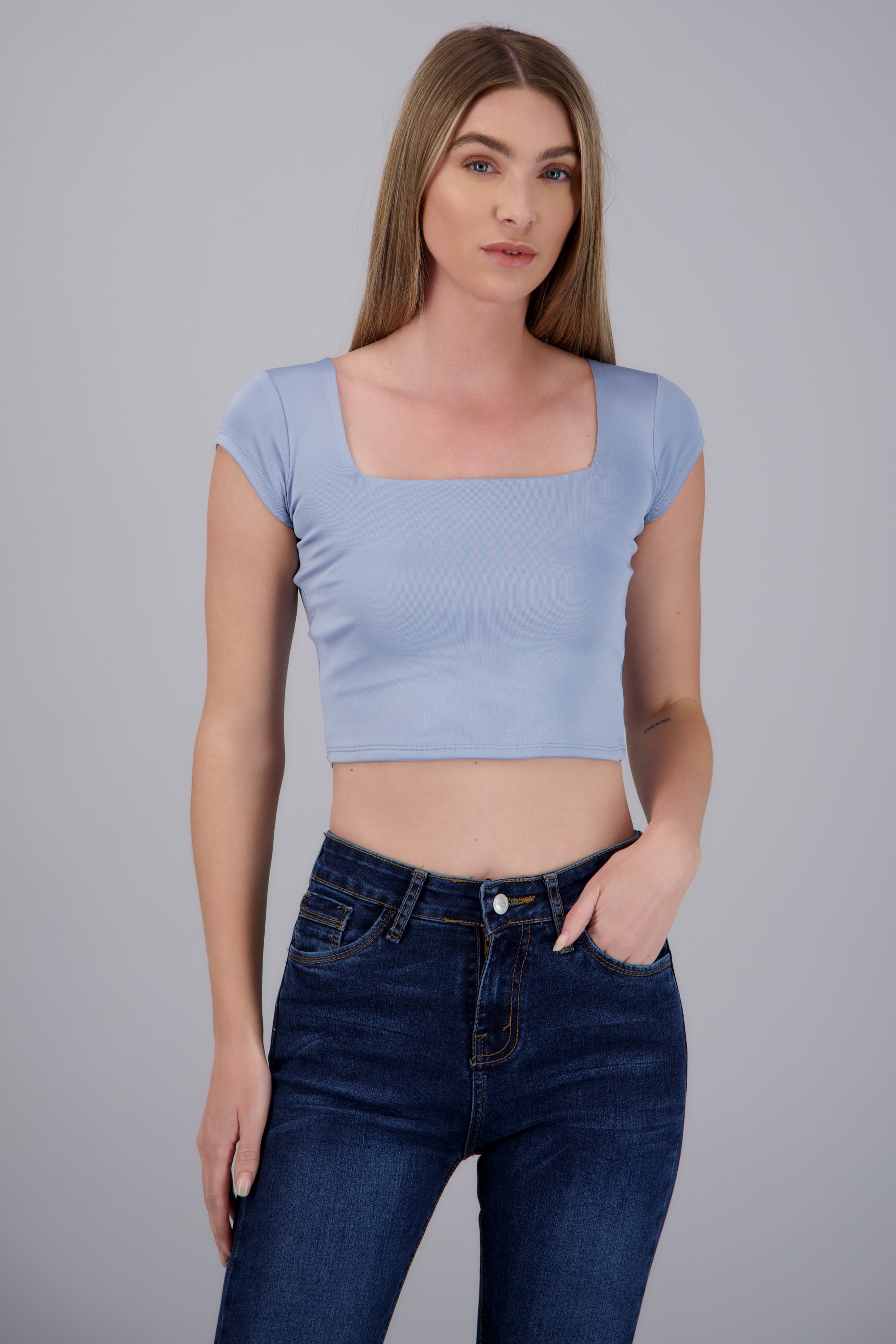 Top liso escote cuadrado manga corta AZUL PASTEL