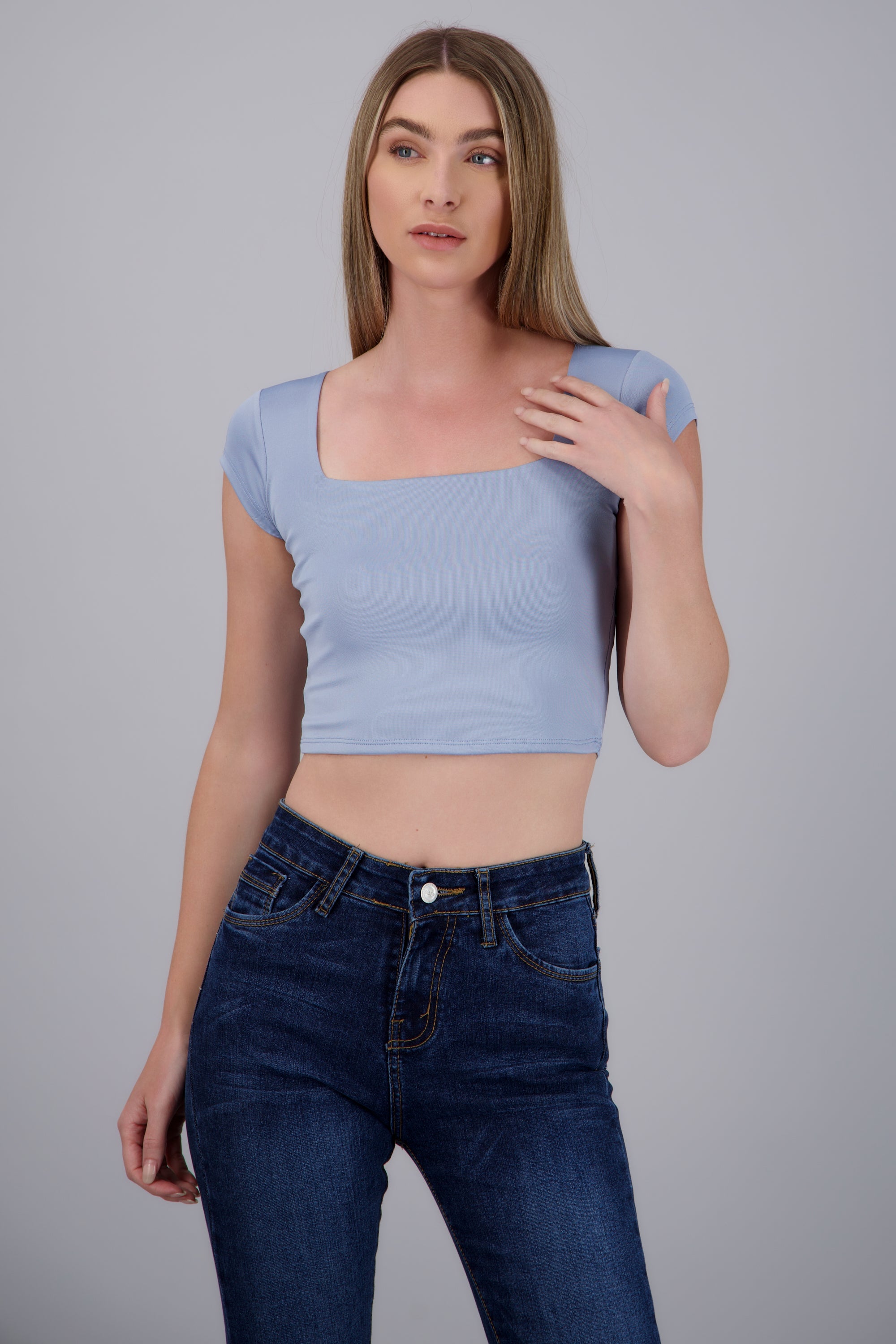 Top liso escote cuadrado manga corta AZUL PASTEL