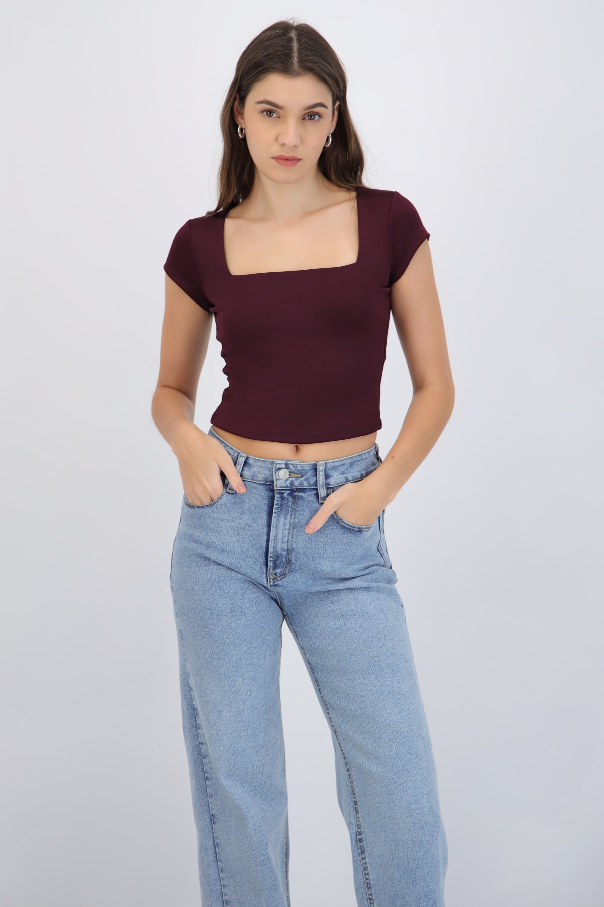 Top liso escote cuadrado manga corta