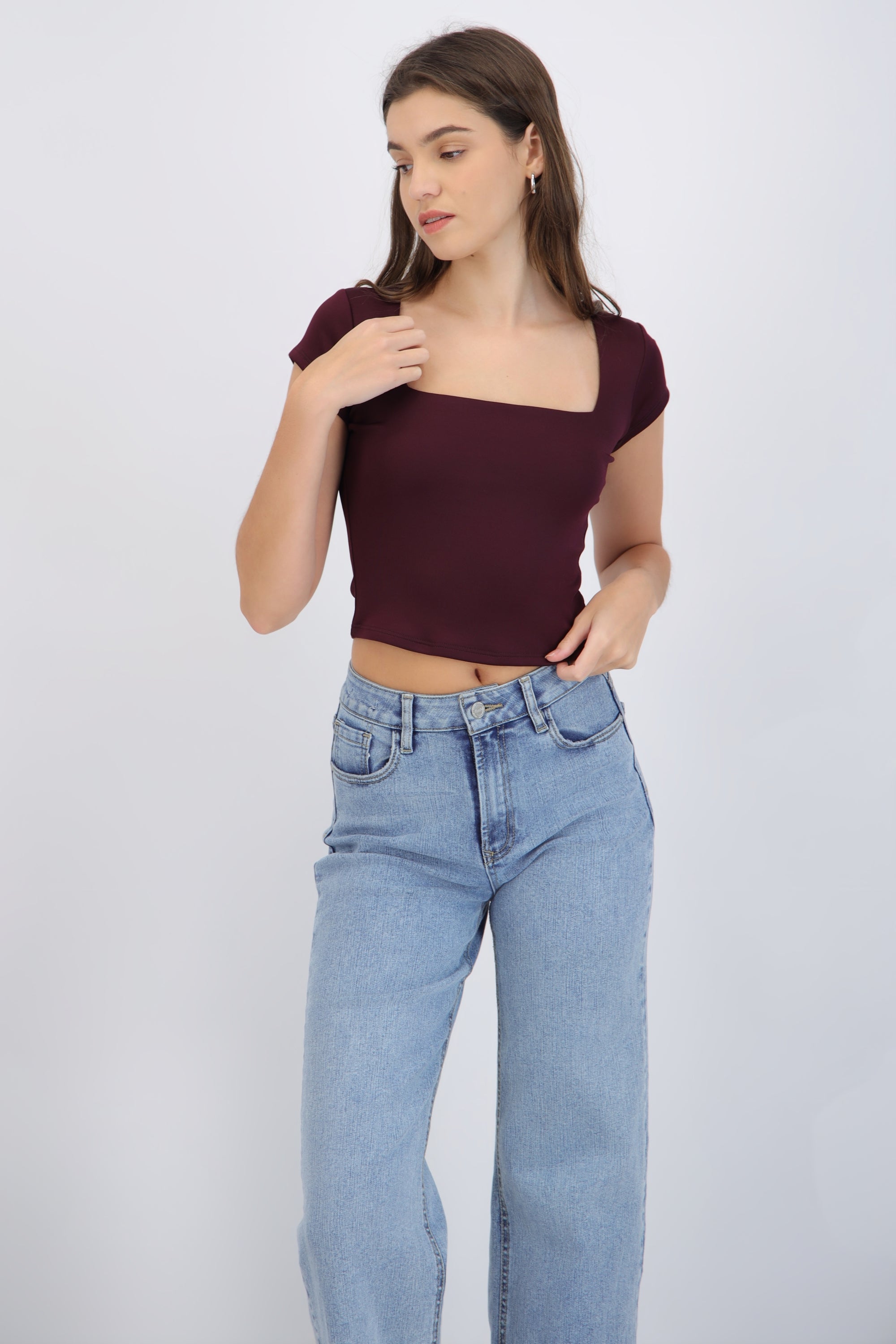 Top liso escote cuadrado manga corta