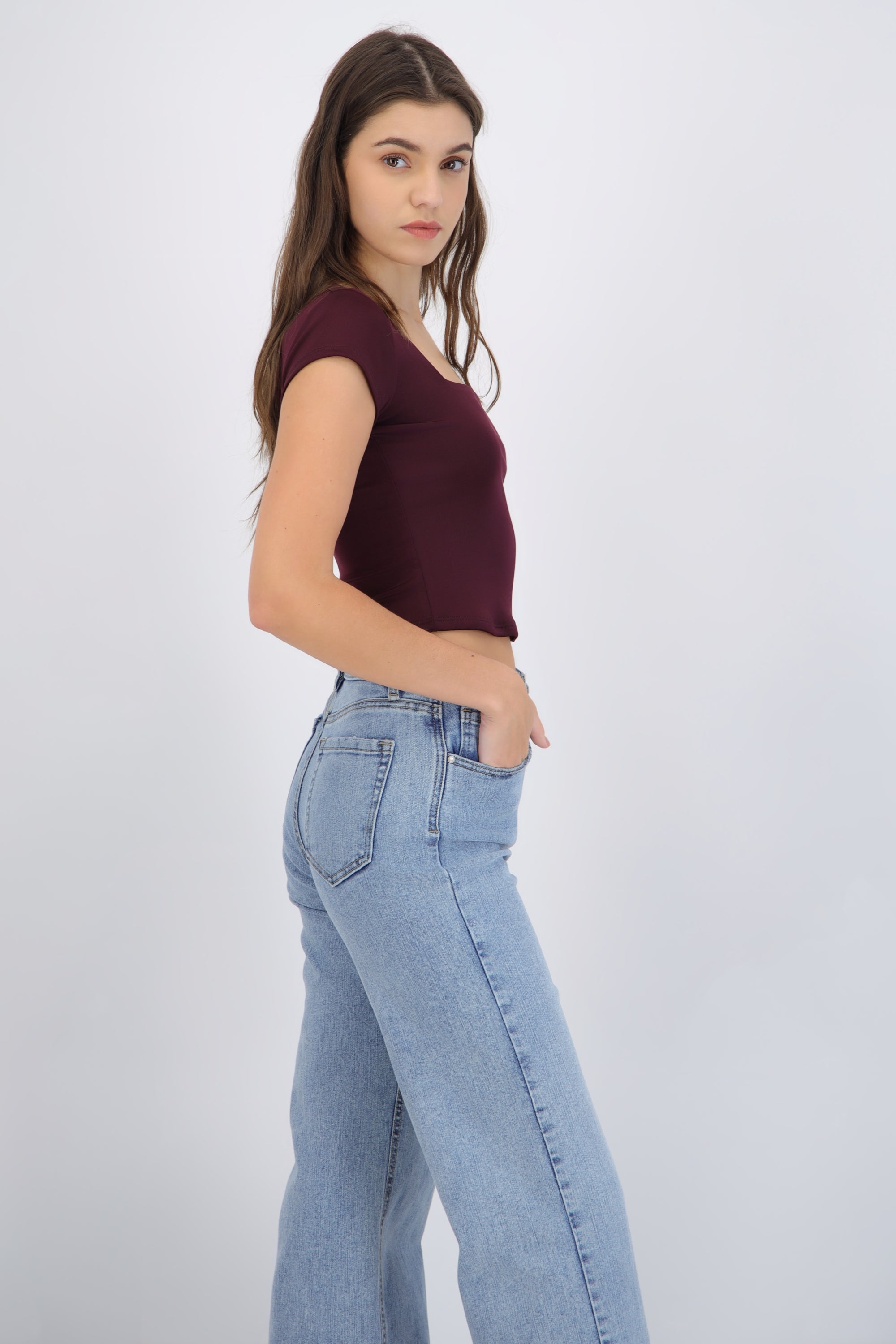 Top liso escote cuadrado manga corta