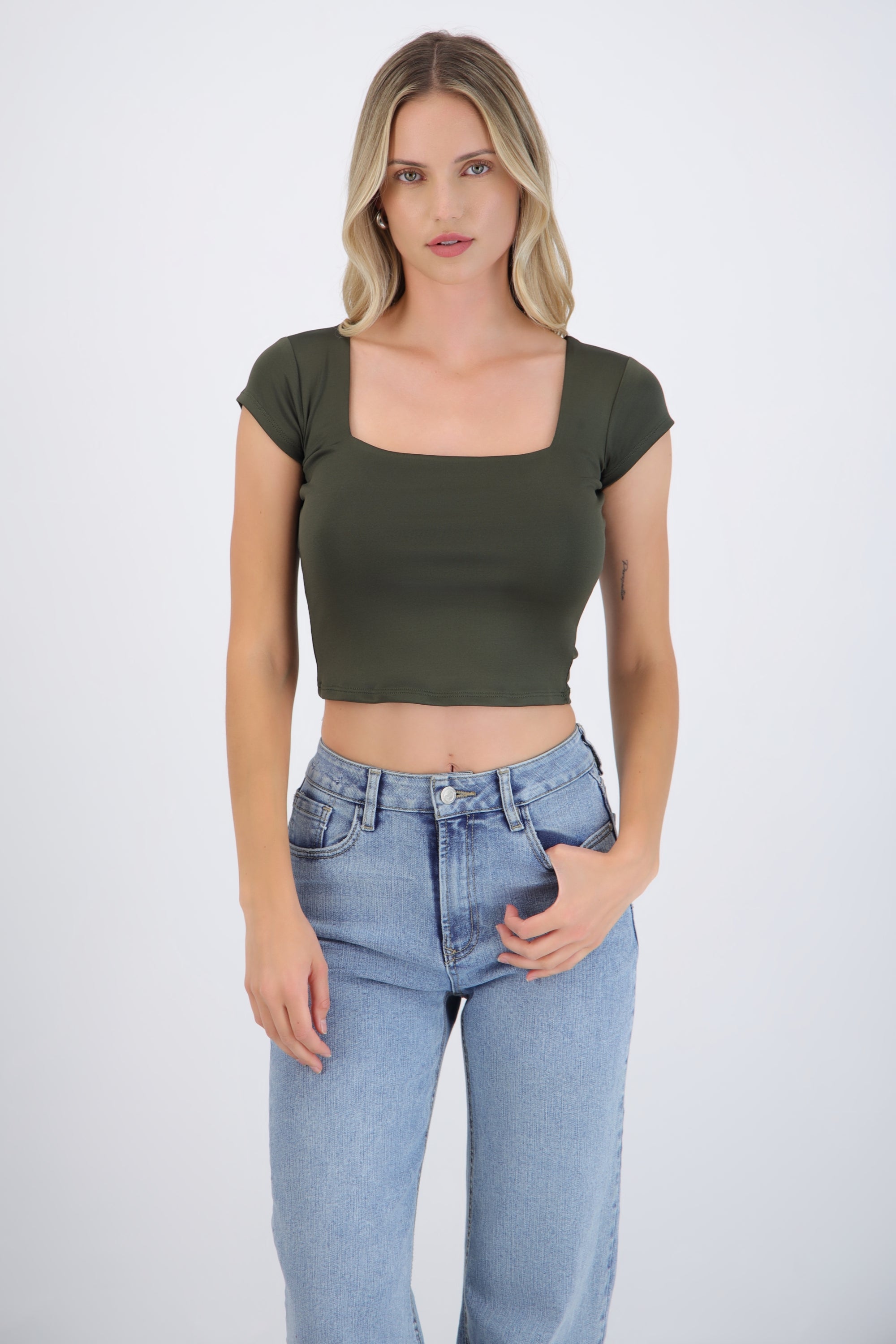 Top liso escote cuadrado manga corta
