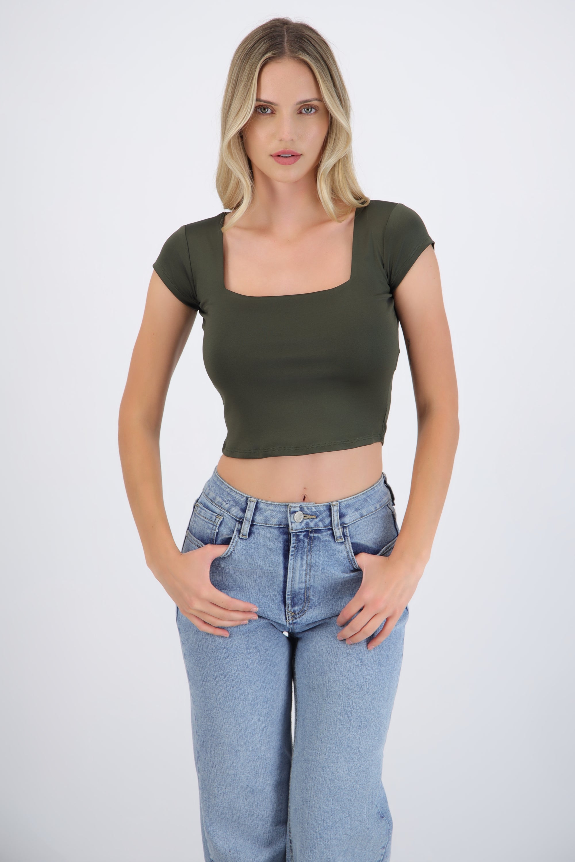 Top liso escote cuadrado manga corta
