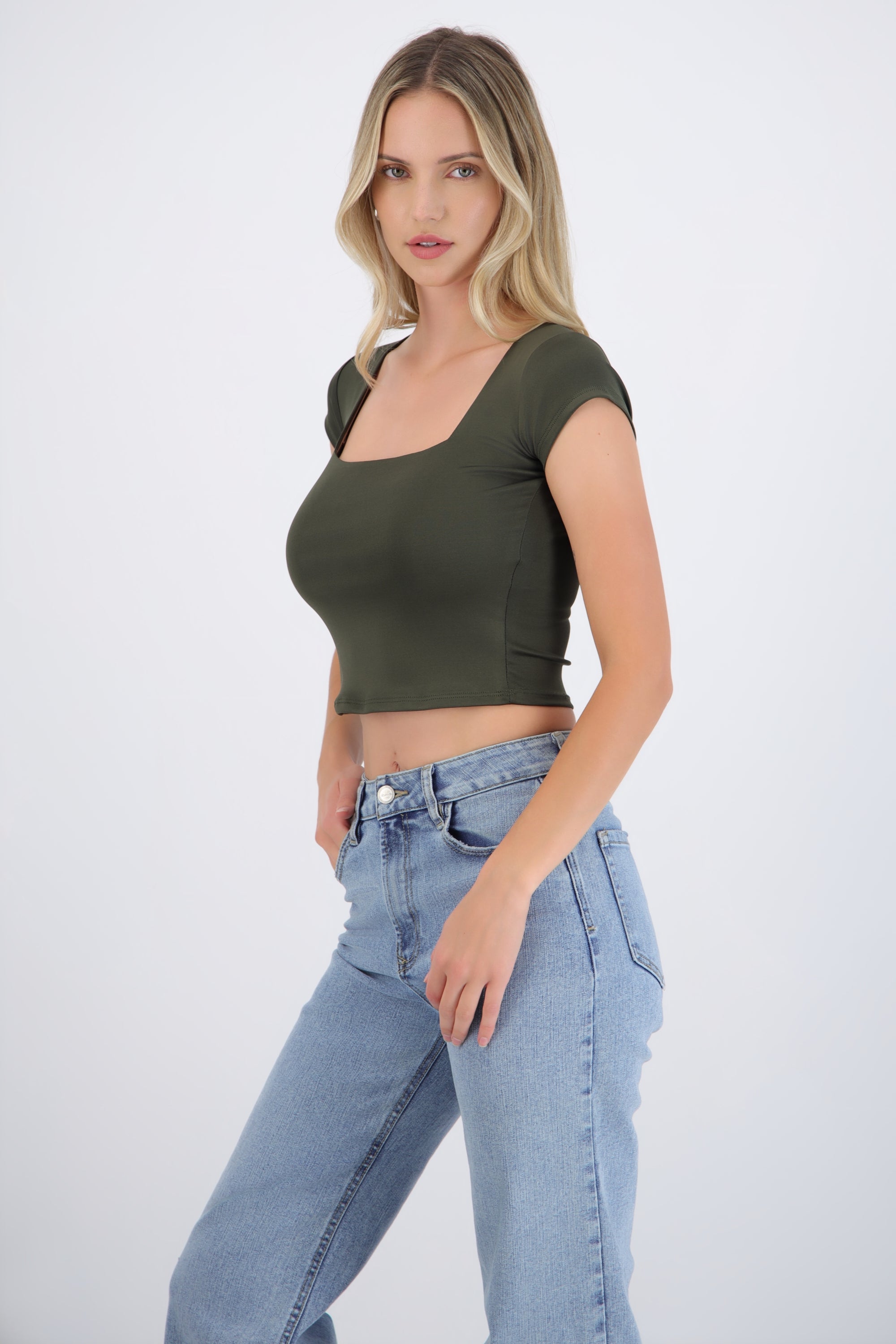 Top liso escote cuadrado manga corta