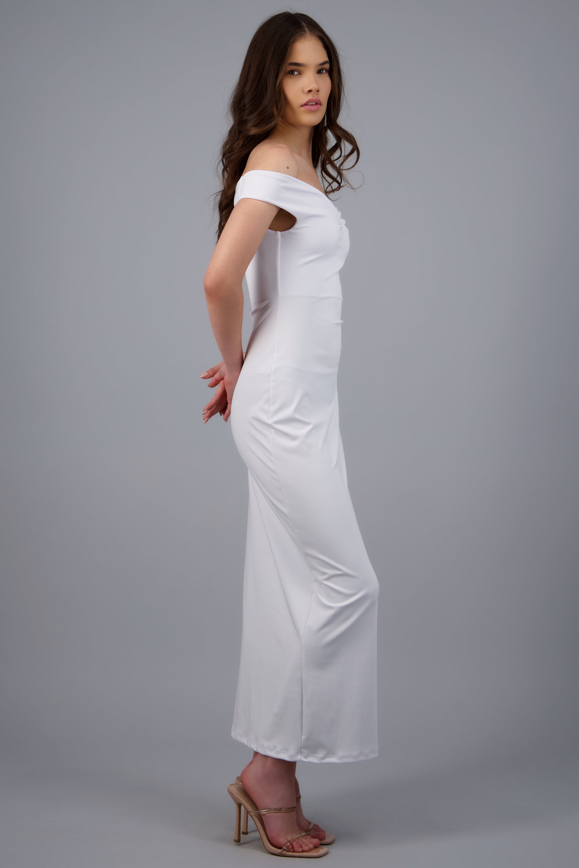 Vestido off shoulder detalle frunce HUESO