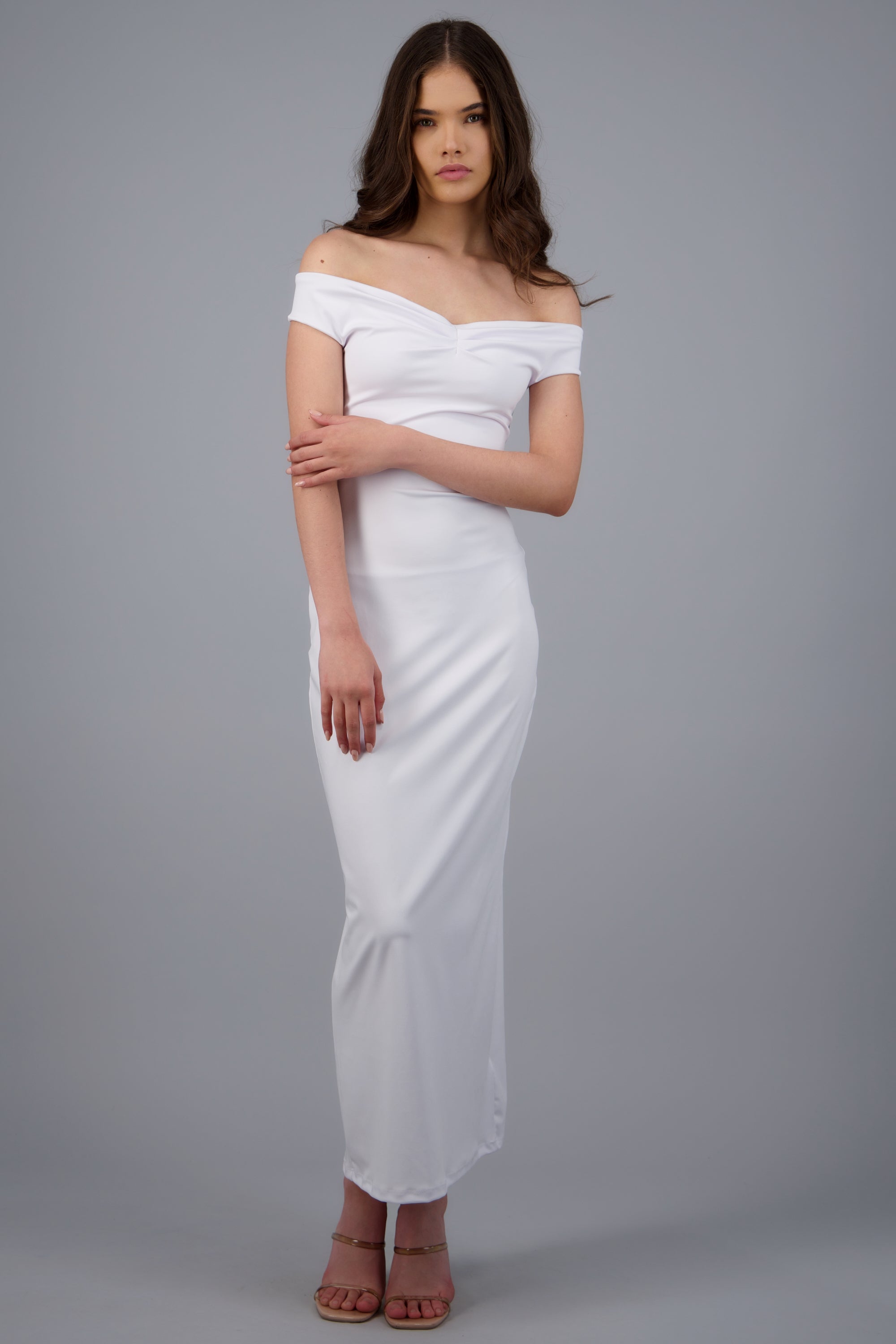Vestido off shoulder detalle frunce HUESO