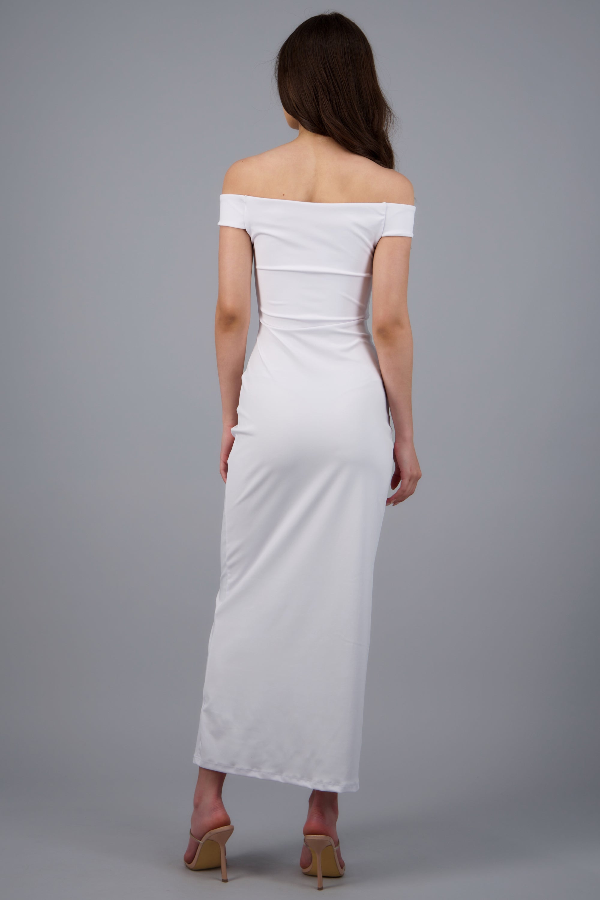 Vestido off shoulder detalle frunce HUESO