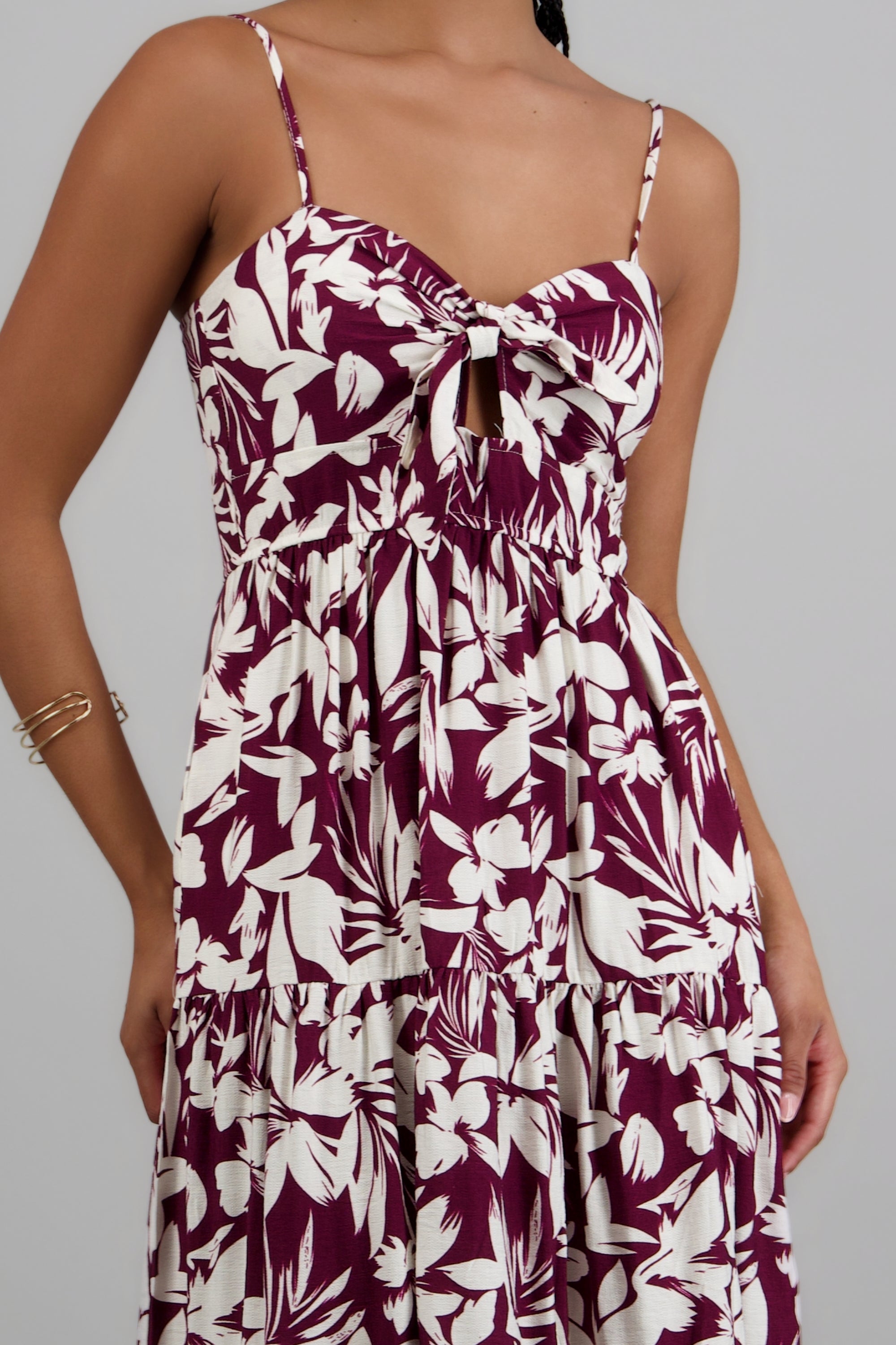 VESTIDO MAXI ESTAMPADO TROPICAL CIRUELA