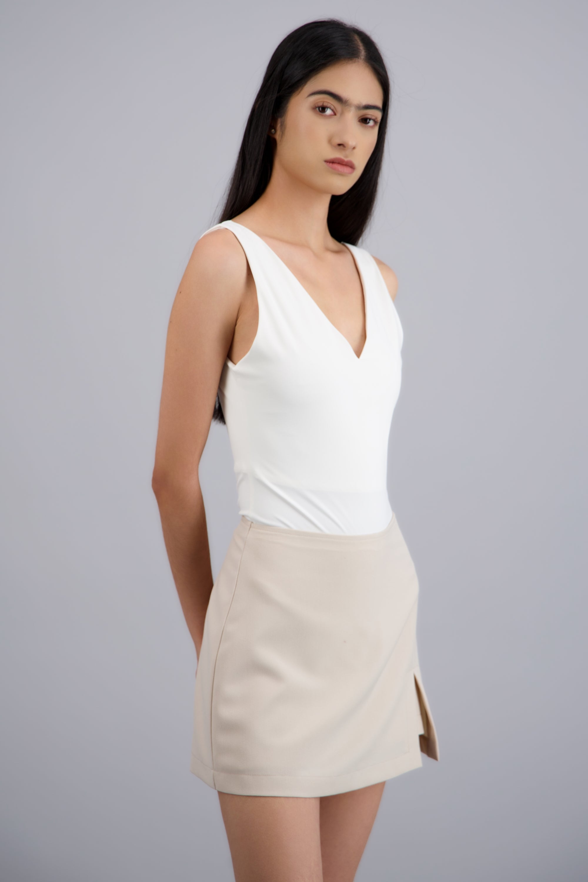 Bodysuit escote V liso HUESO