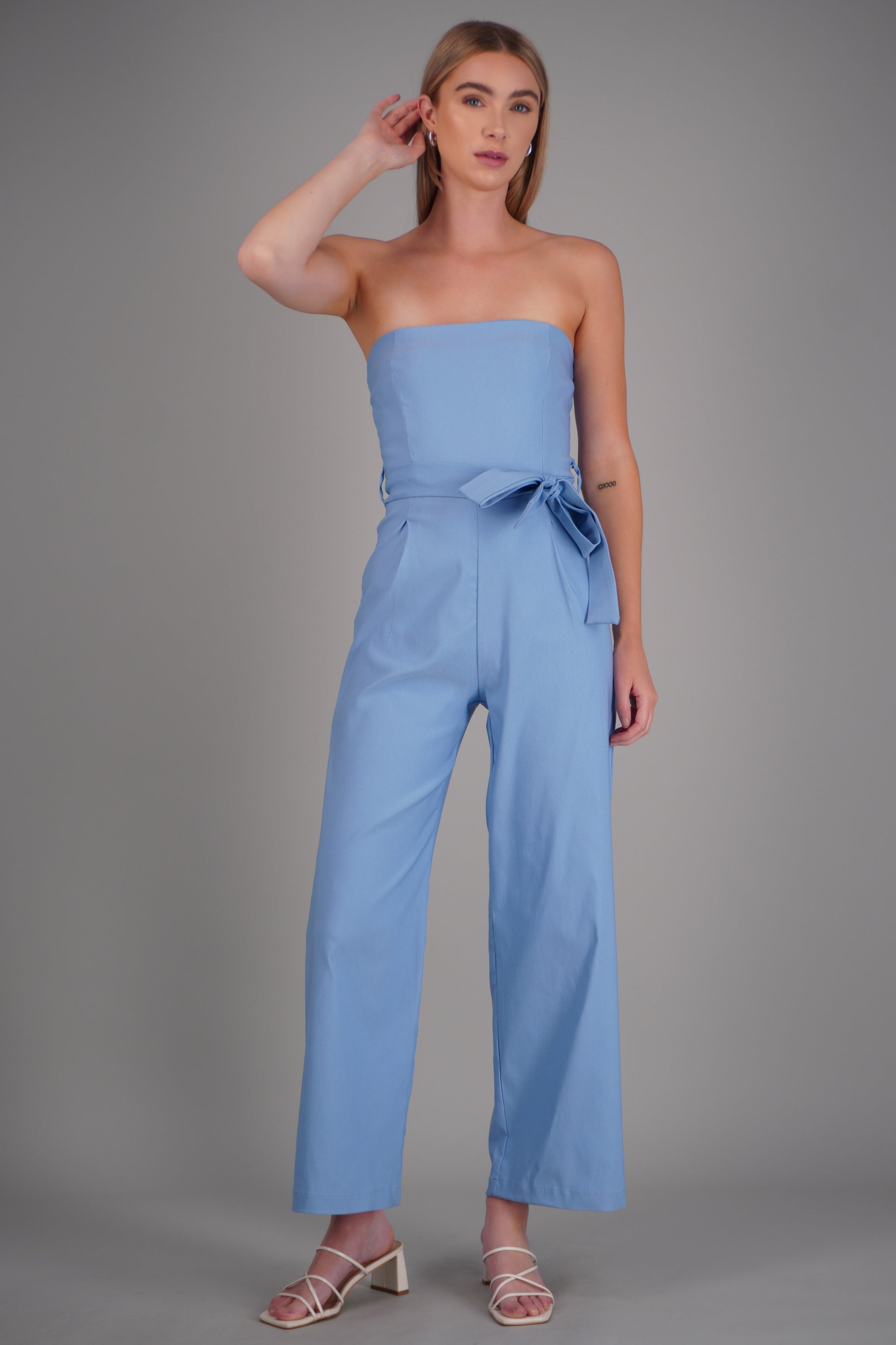 Jumpsuit strapless con cinto AZUL PASTEL