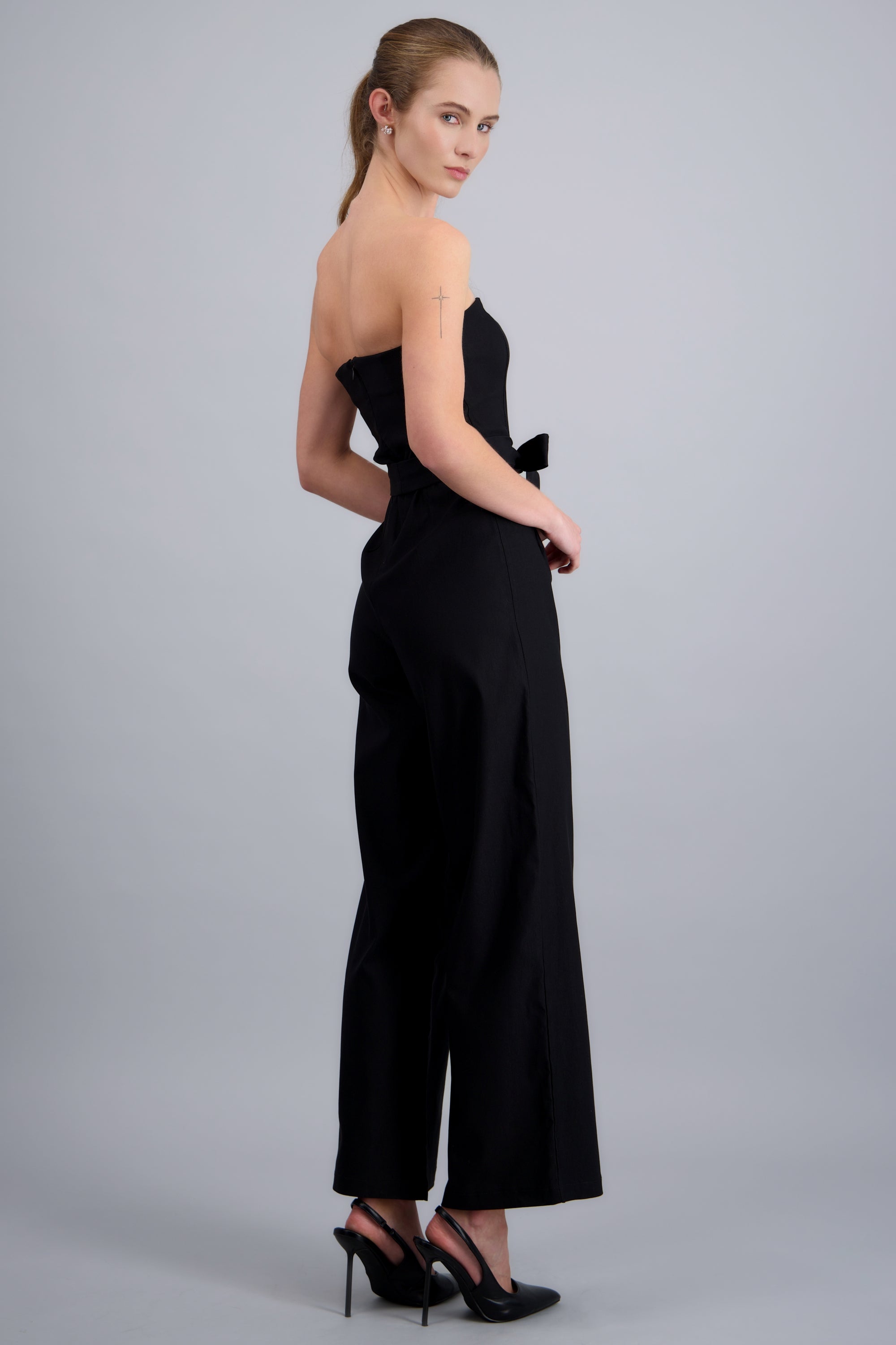 Jumpsuit strapless con cinto NEGRO