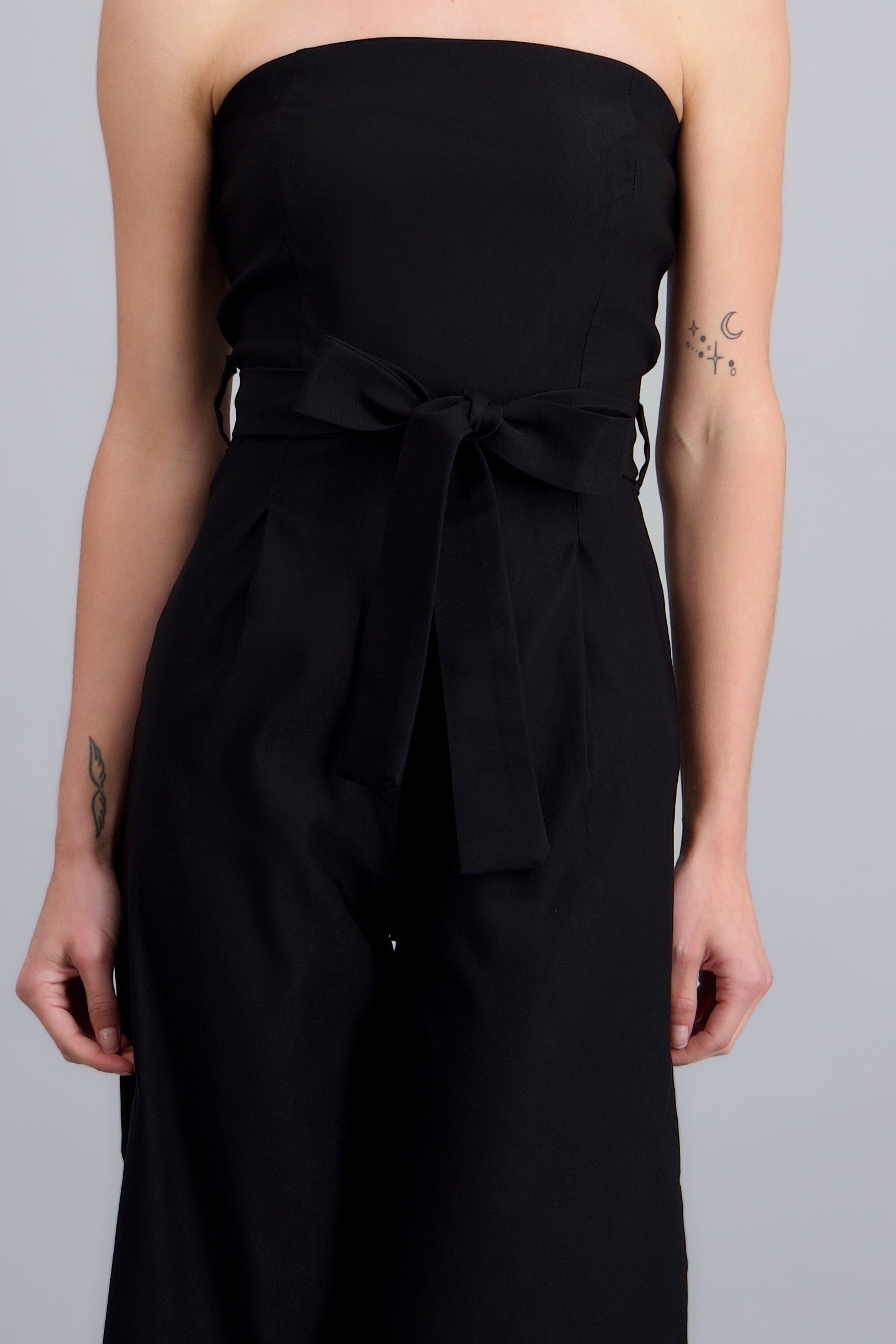 Jumpsuit strapless con cinto NEGRO