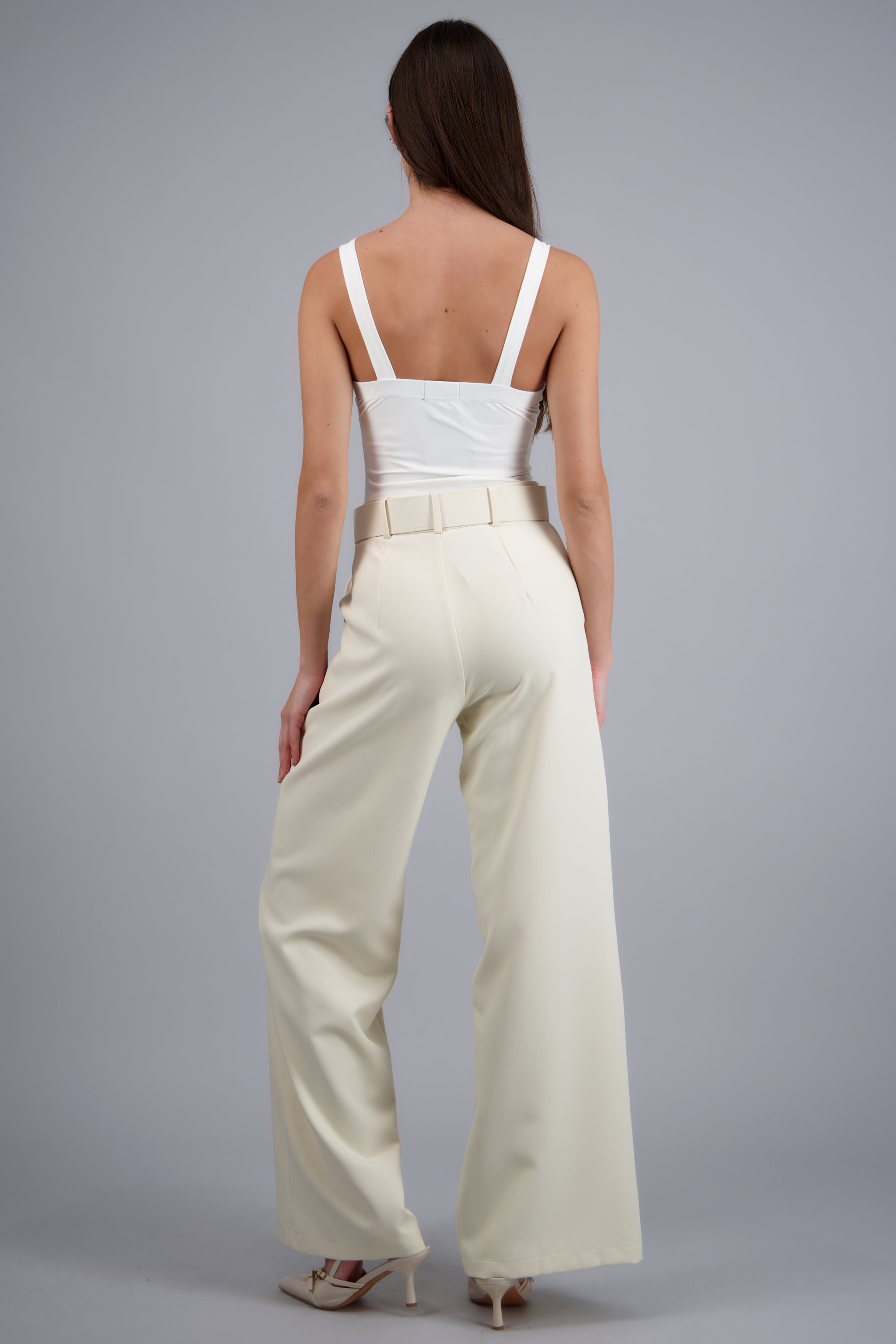 Pantalon cortes con aberturas cinturon CREMA