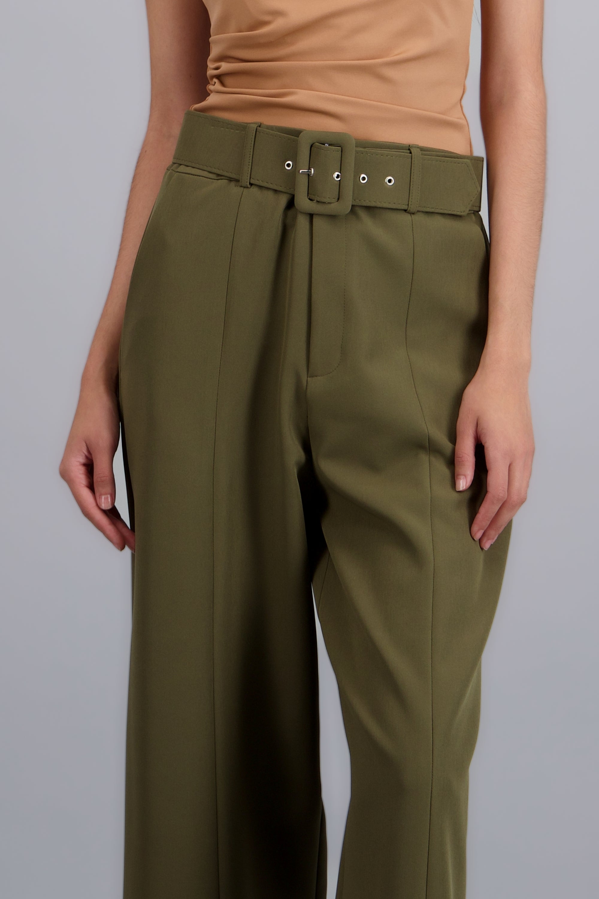 Pantalon cortes con aberturas cinturon OLIVO