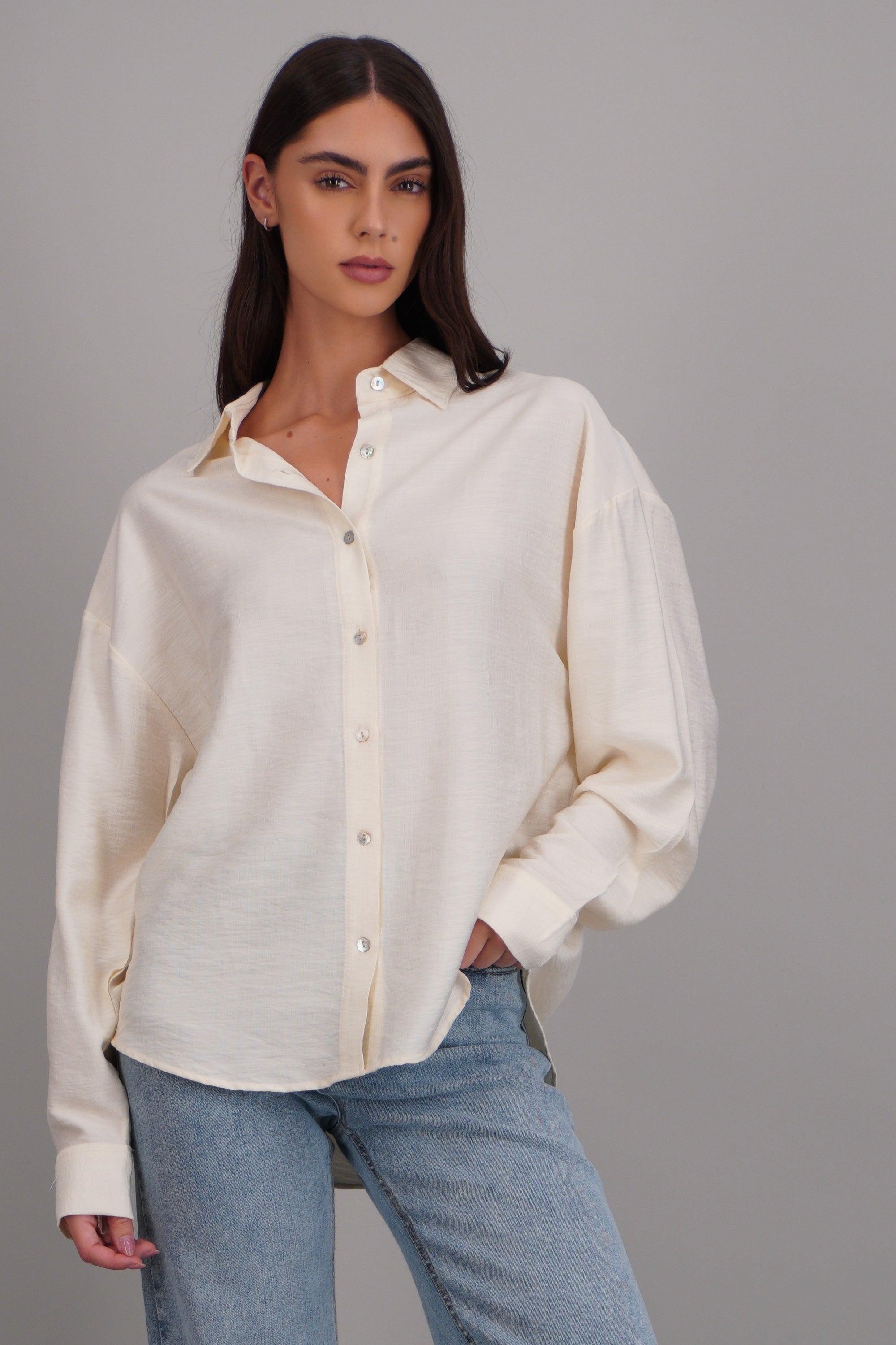 Camisa larga con puños HUESO