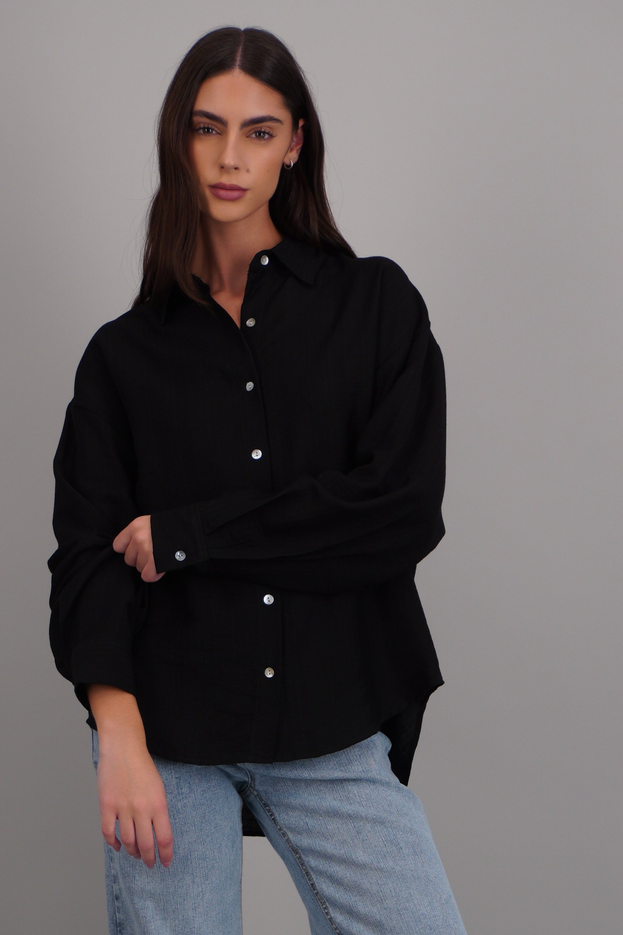 Camisa larga con puños NEGRO