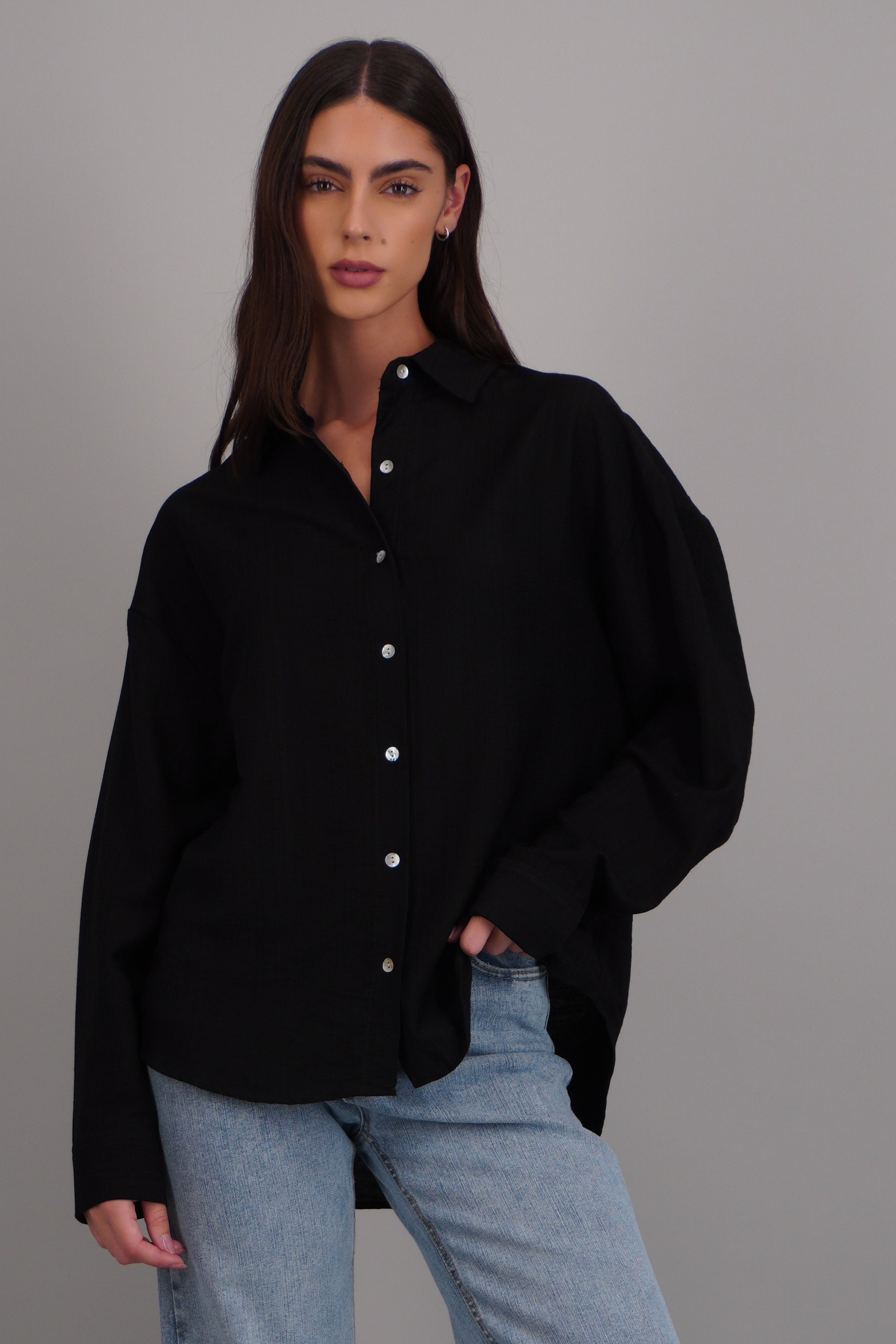 Camisa larga con puños NEGRO
