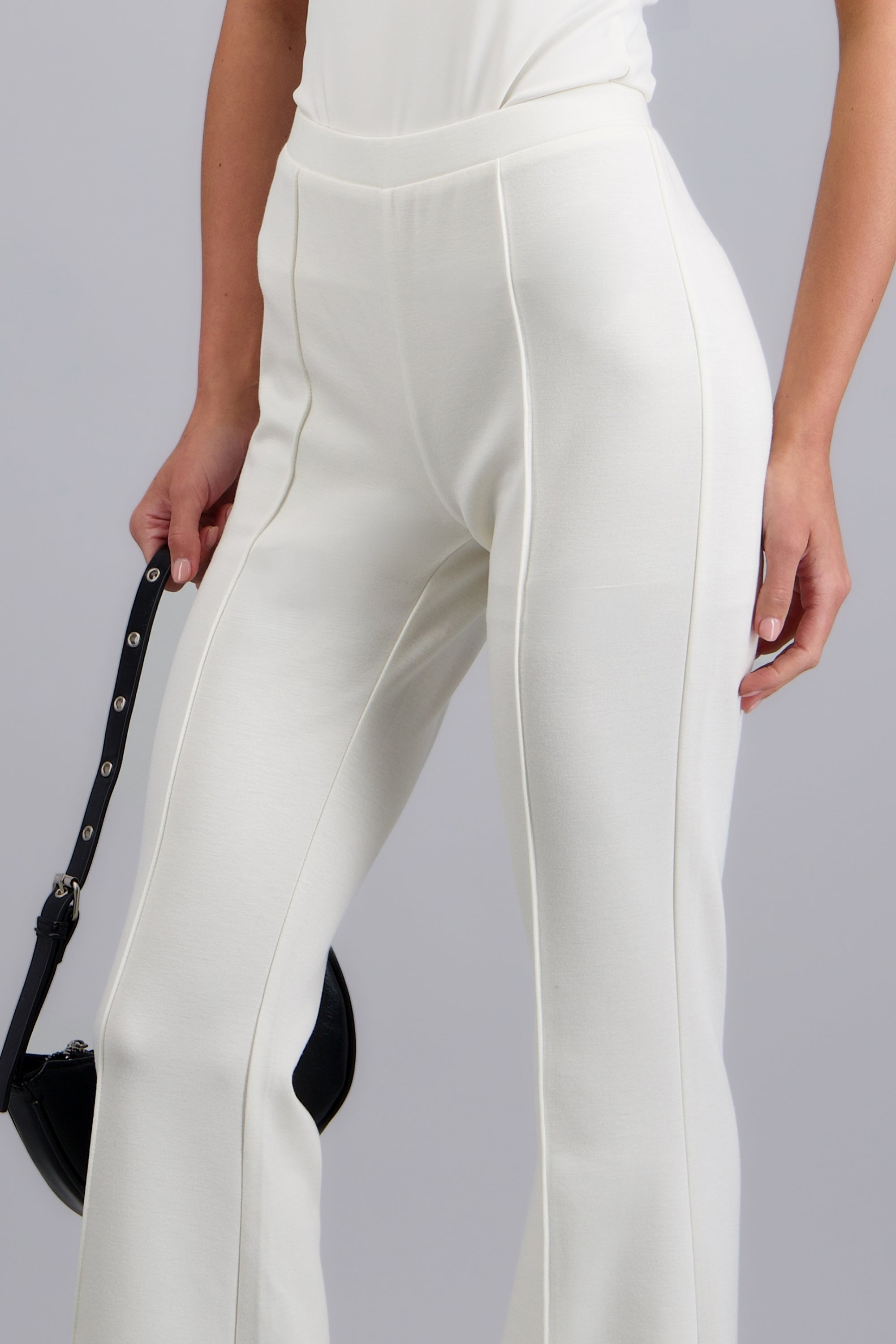 Pantalones tacto suave flare BLANCO
