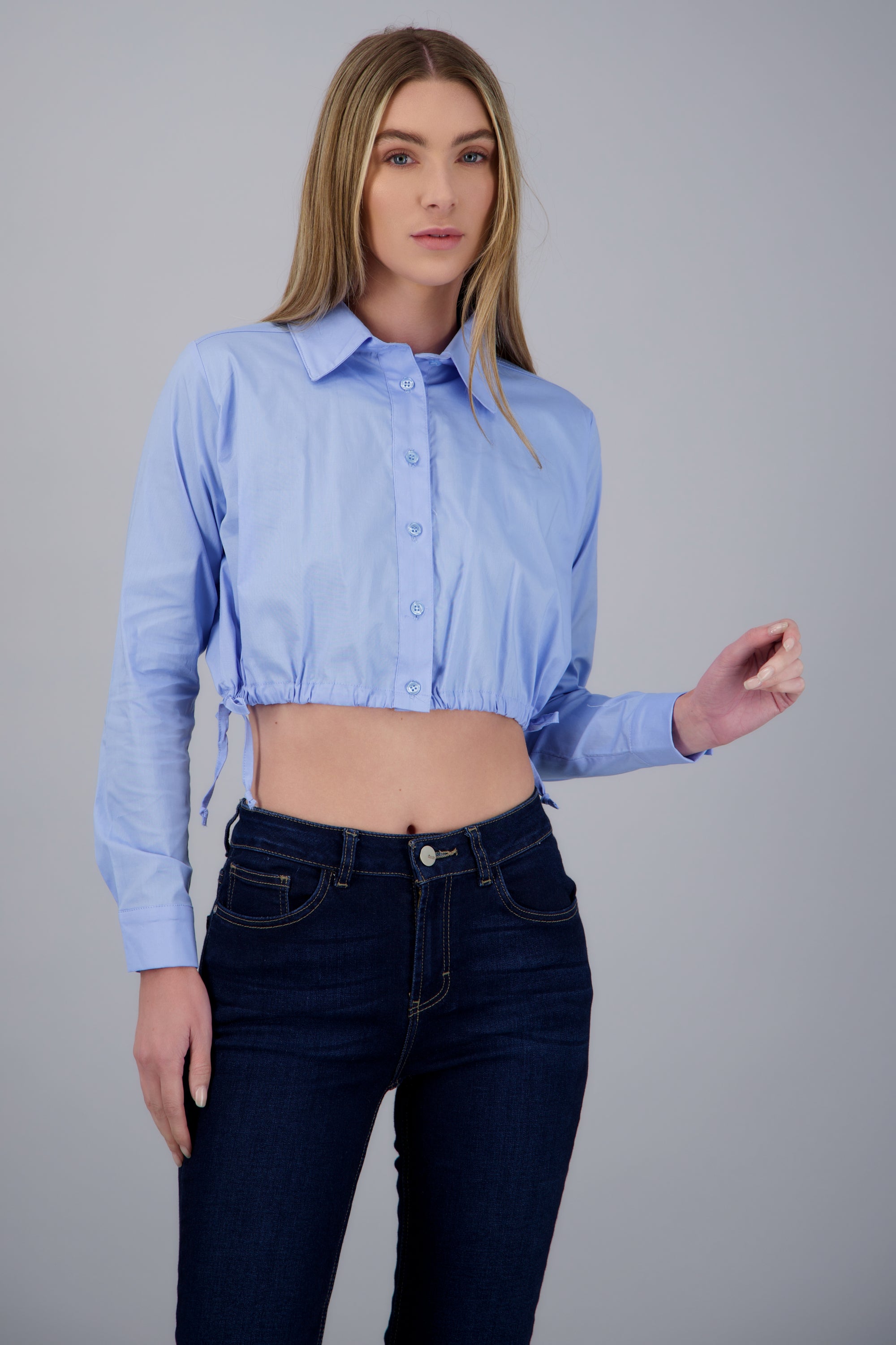 Camisa corta detalle resorte AZUL CIELO
